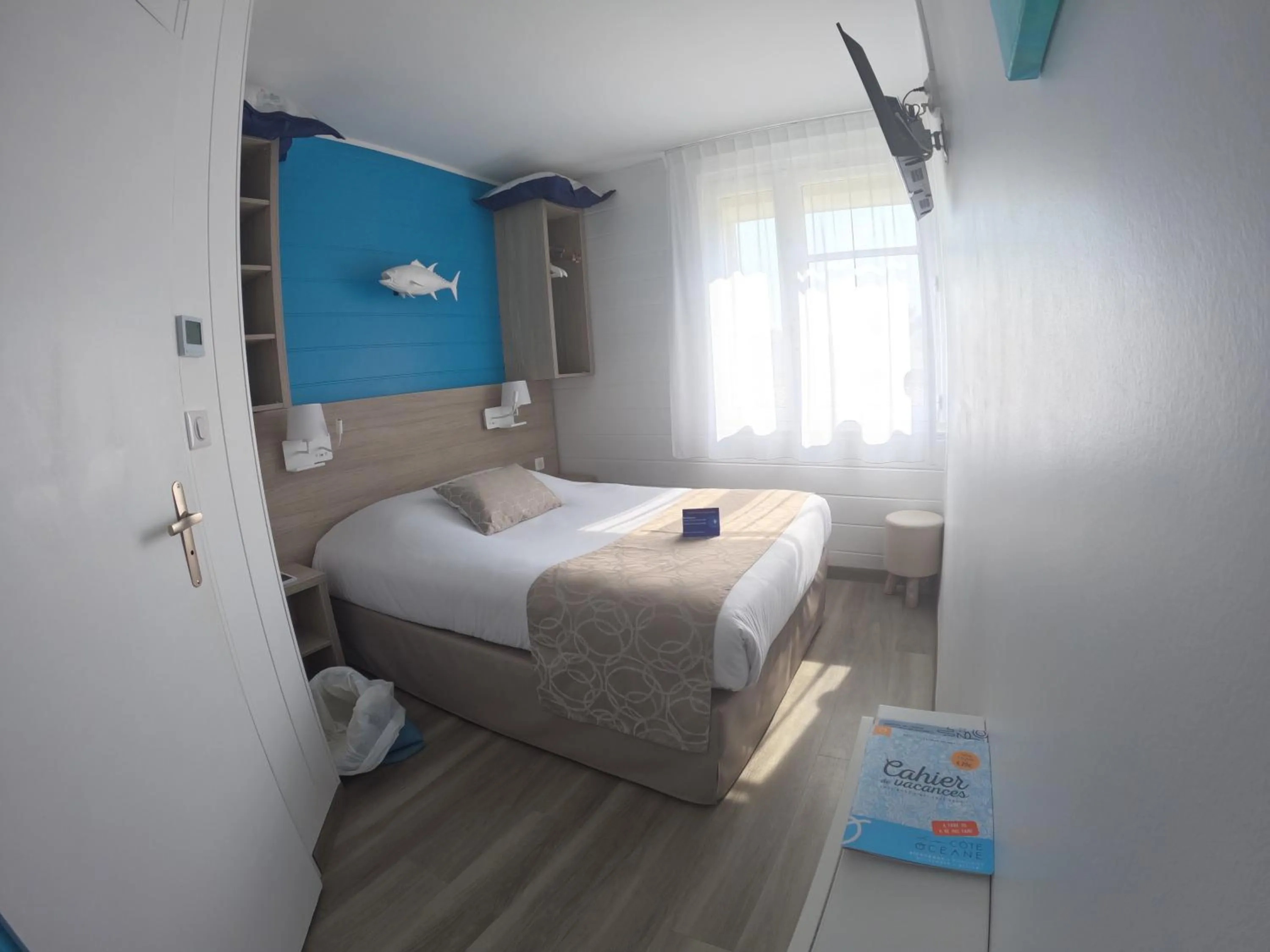 Bed in Hotel La Cote Oceane- Bureau- 250 m plage