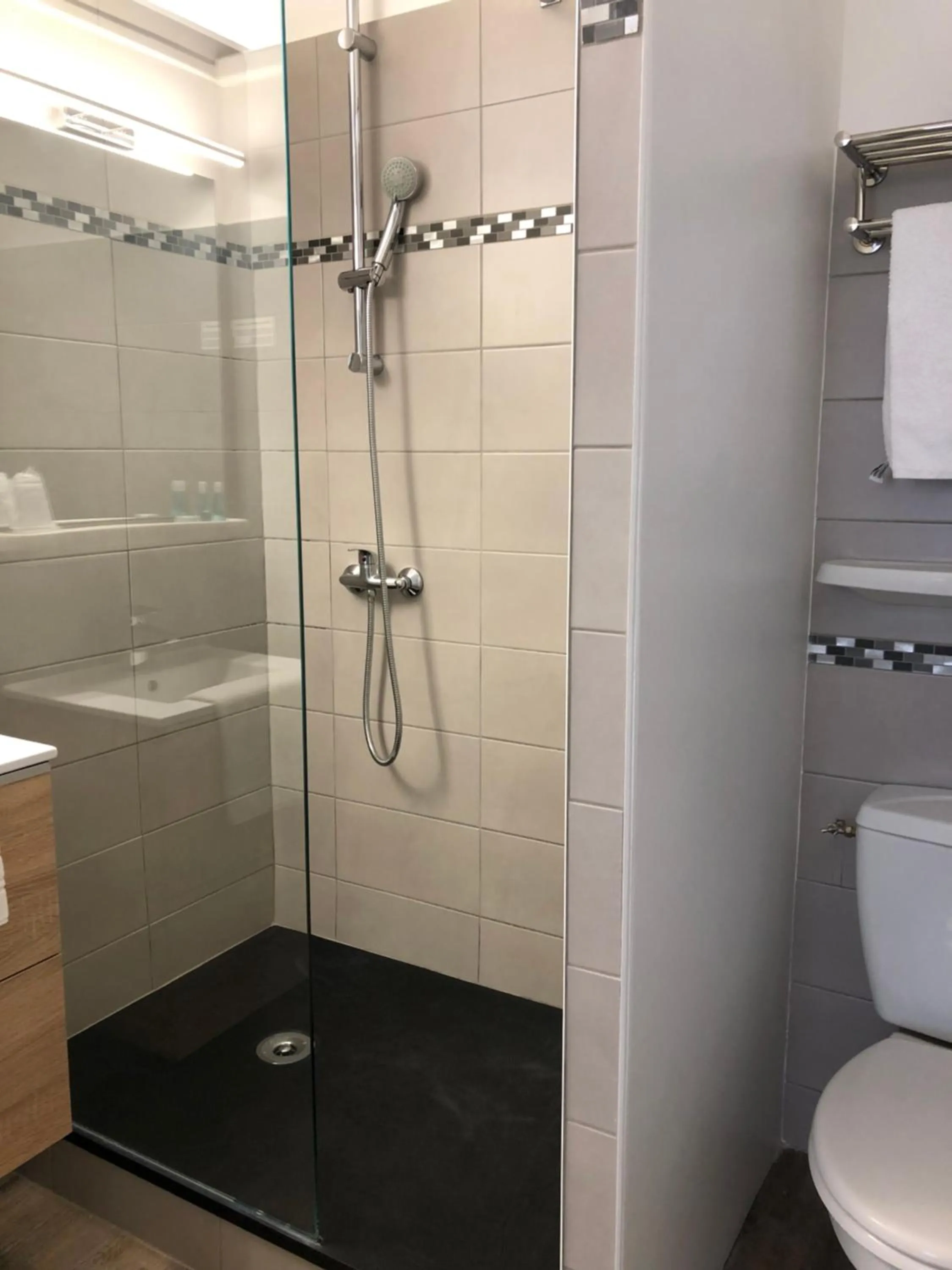 Shower in Hotel La Cote Oceane- Bureau- 250 m plage