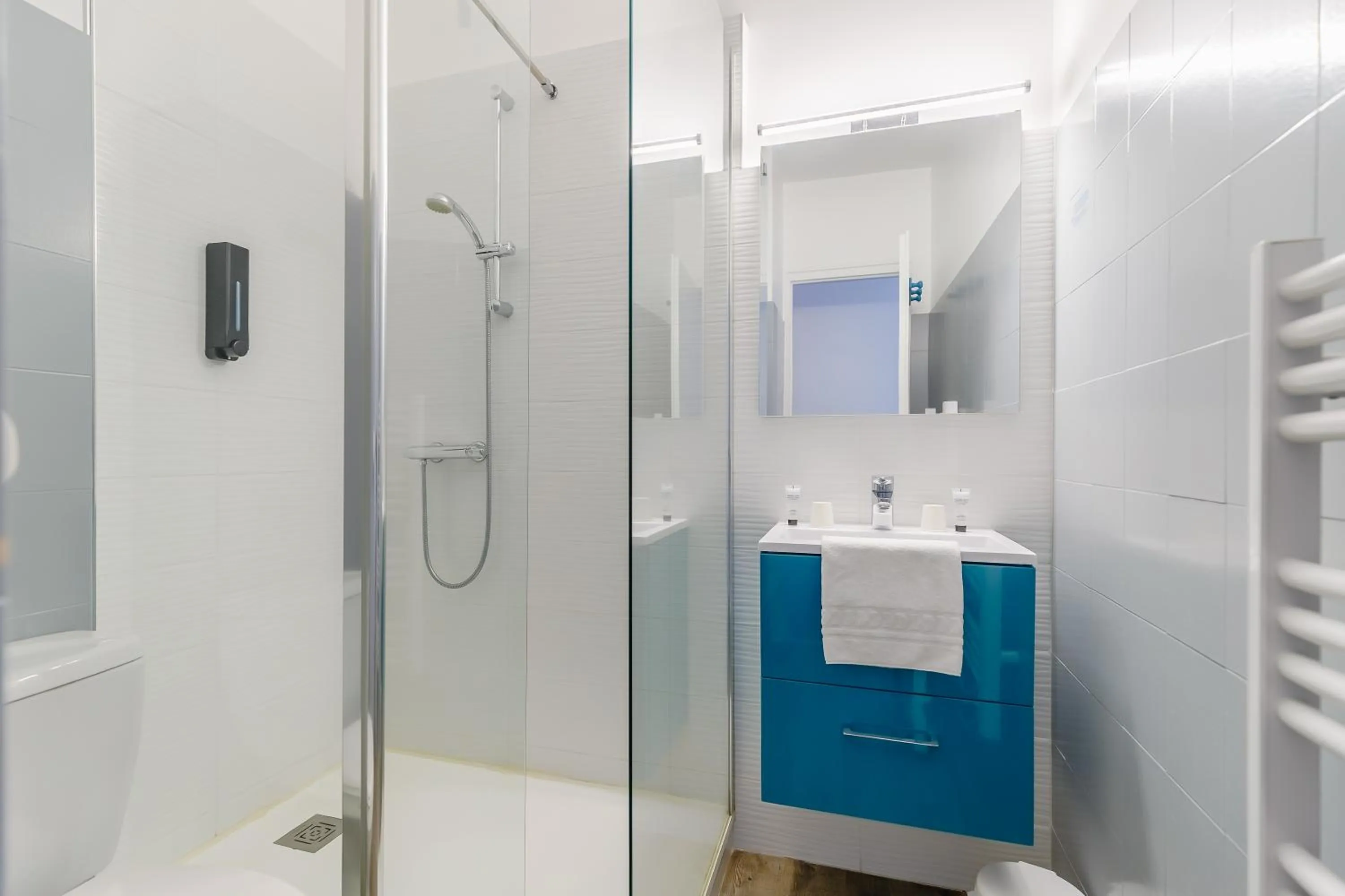 Bathroom in Hotel La Cote Oceane- Bureau- 250 m plage