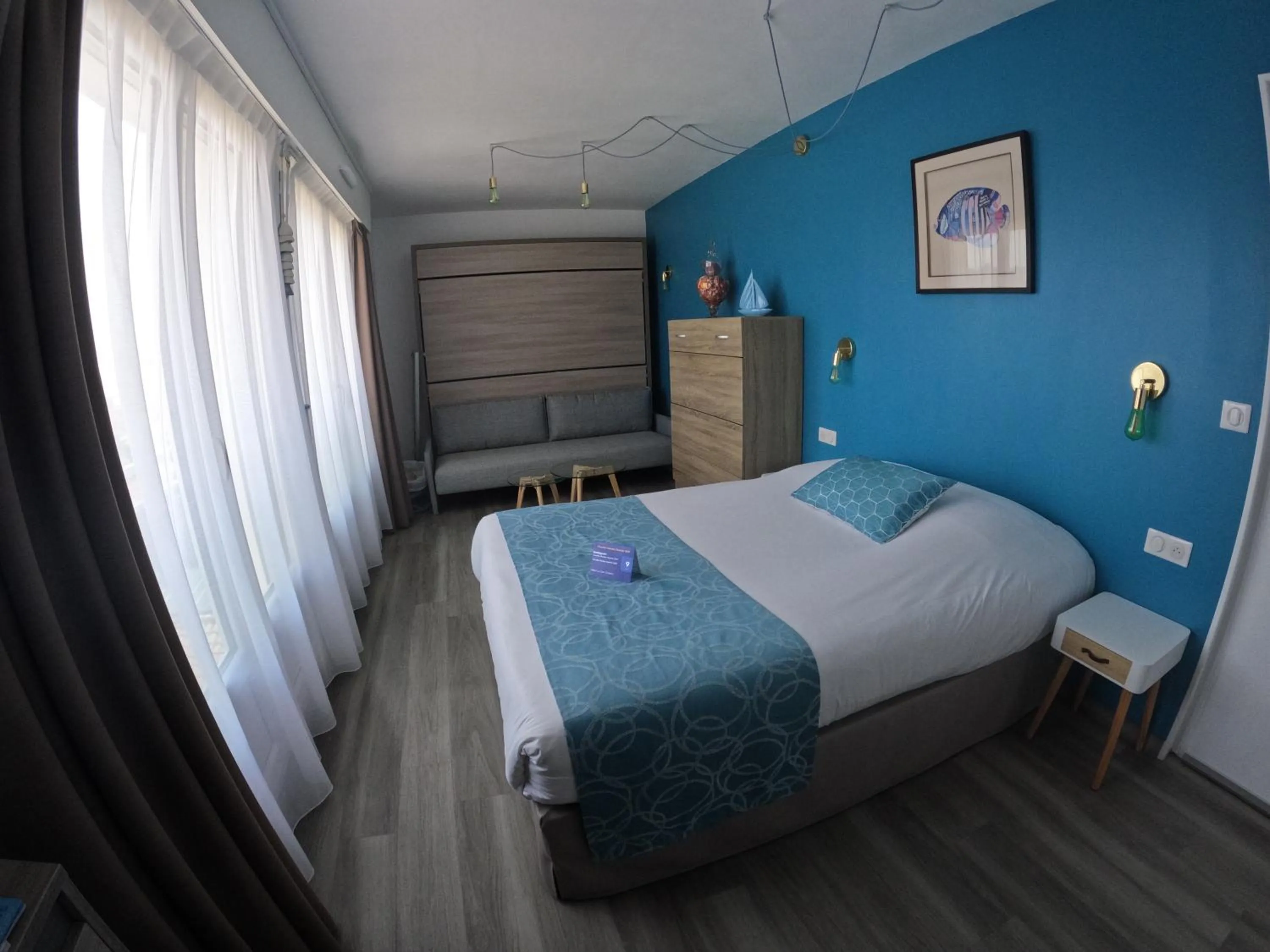 Bed in Hotel La Cote Oceane- Bureau- 250 m plage
