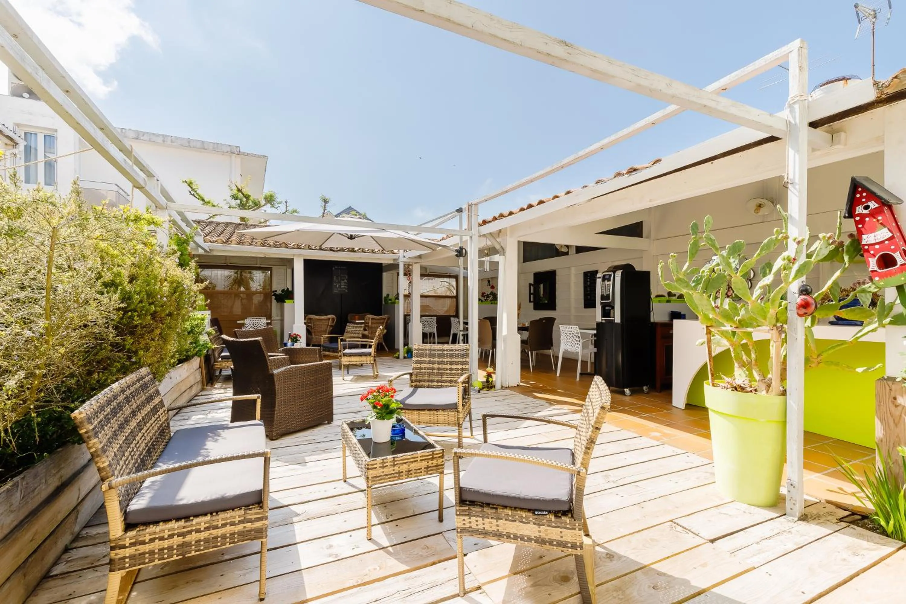 Patio in Hotel La Cote Oceane- Bureau- 250 m plage