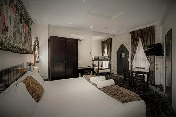 Bed in BIG4 Kryal Castle Holiday Park Ballarat