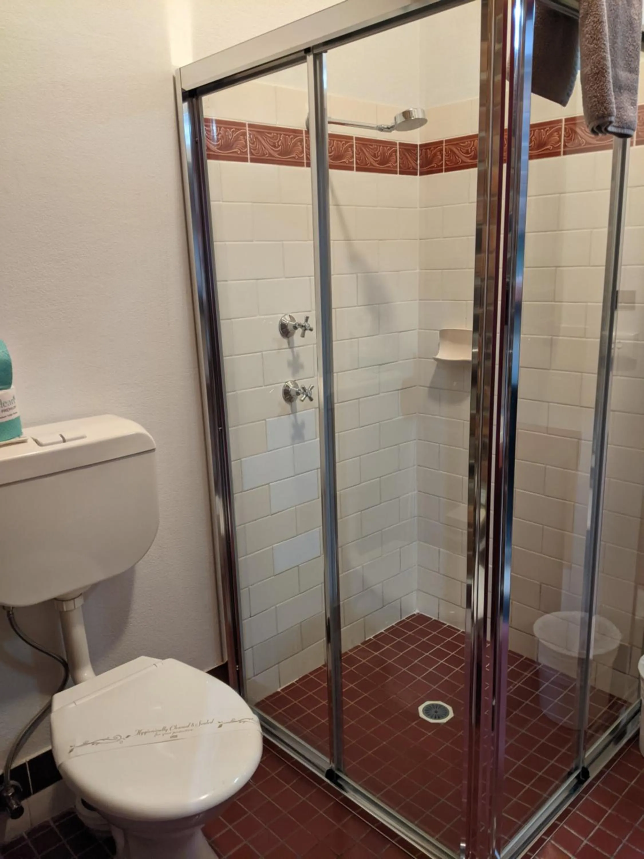 Shower in Ettalong Beach Tourist Resort