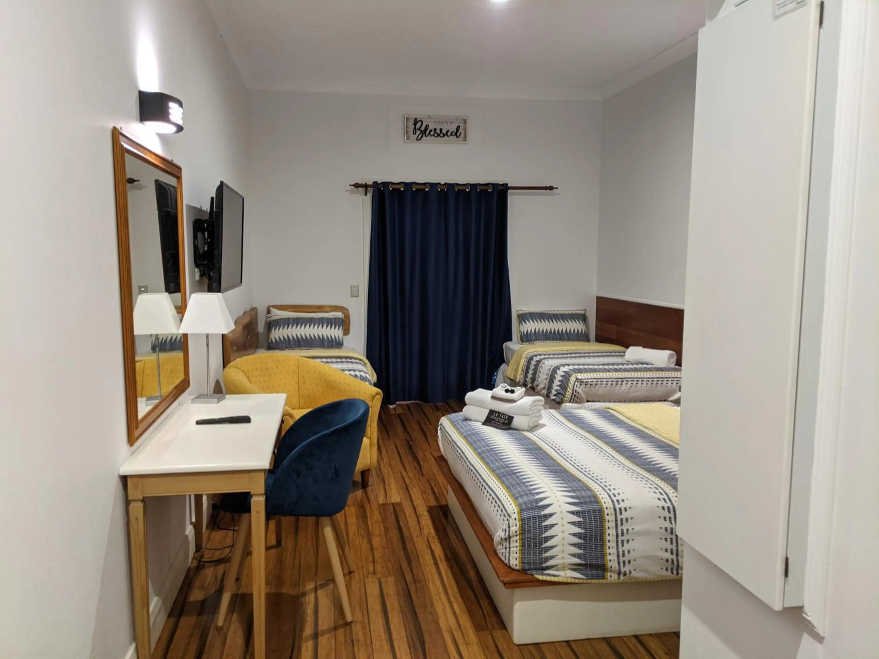 Bed in Ettalong Beach Tourist Resort