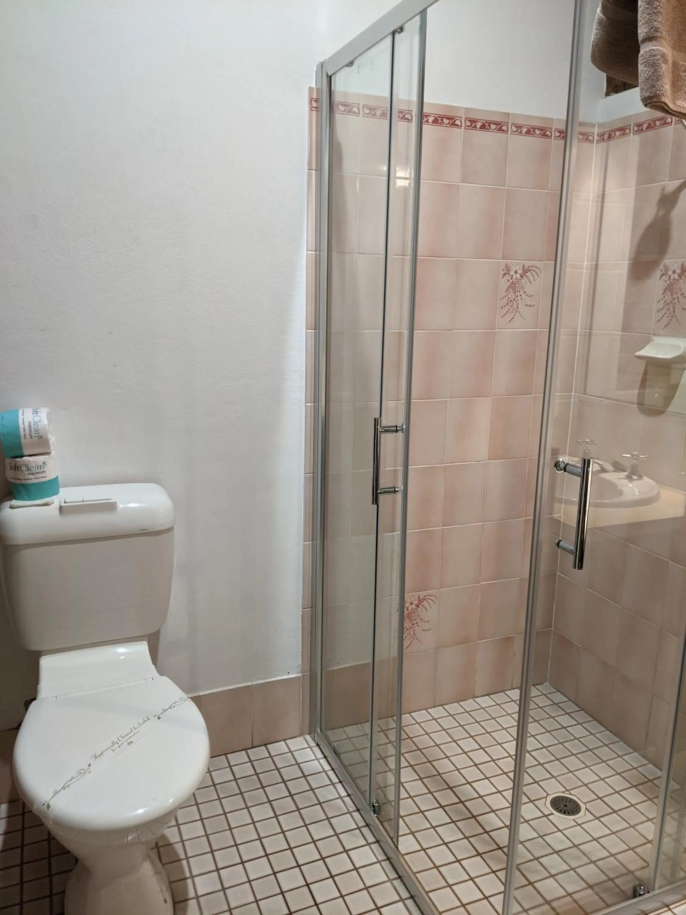 Shower in Ettalong Beach Tourist Resort