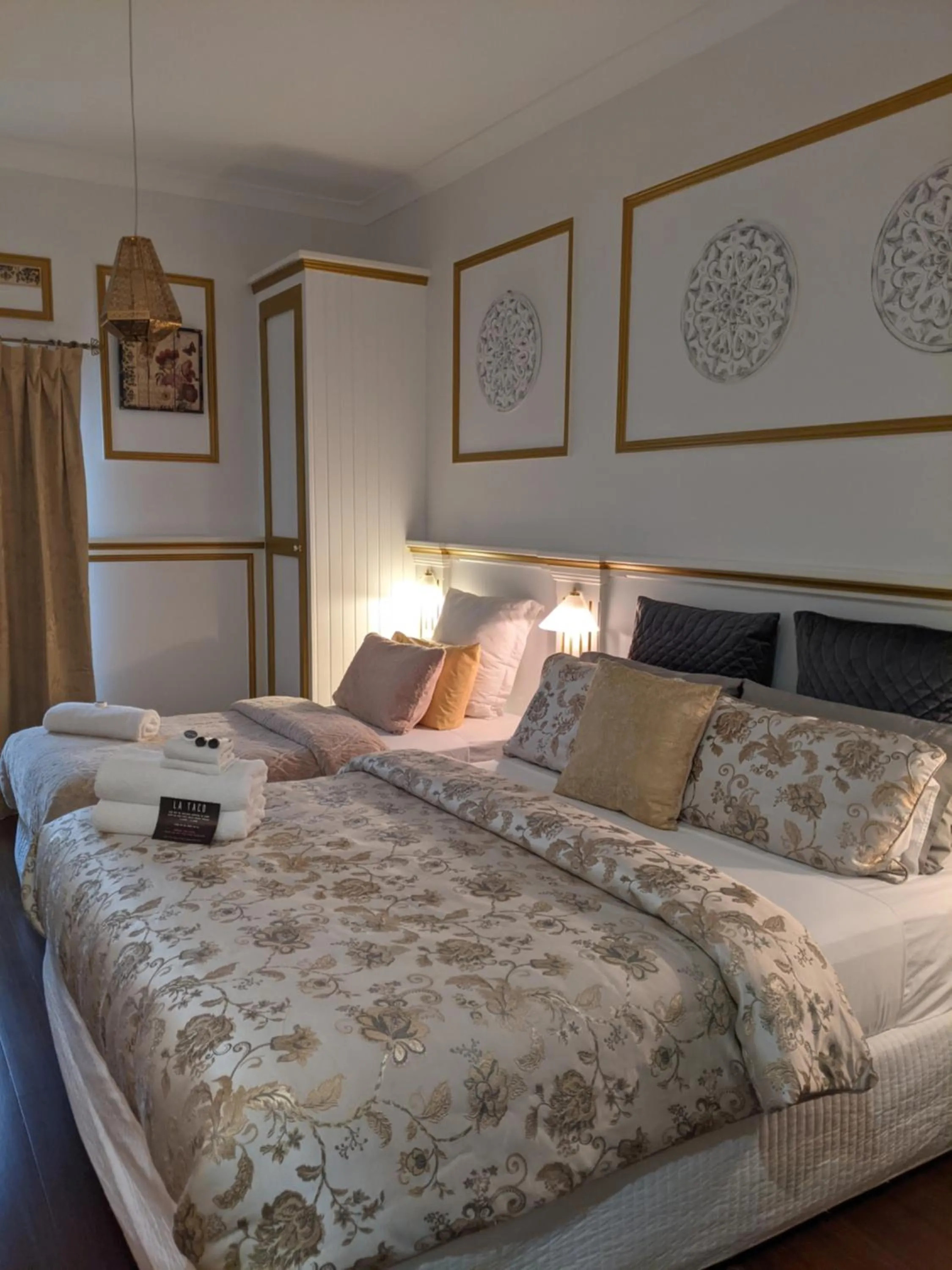 Bed in Ettalong Beach Tourist Resort