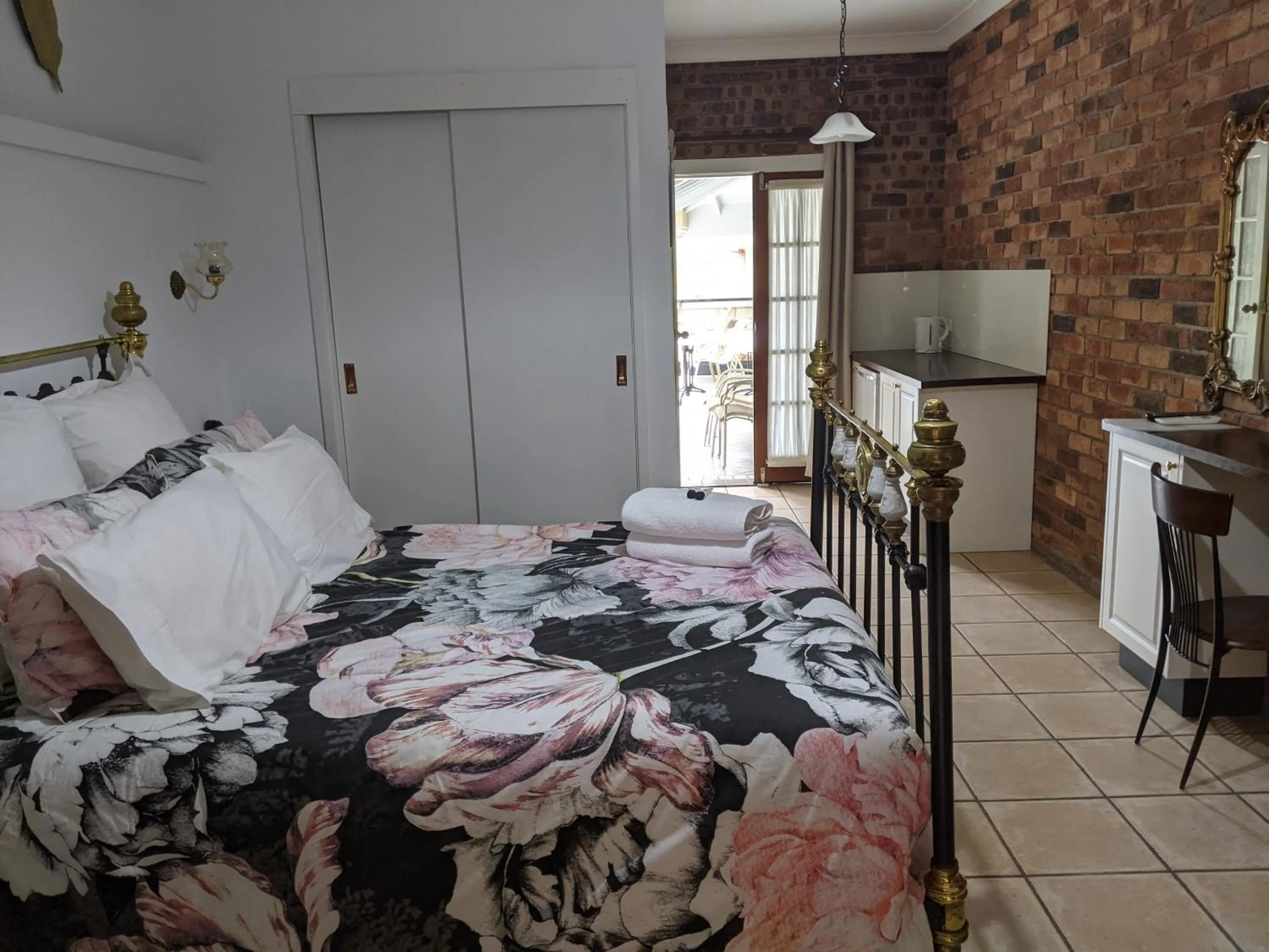 Standard Double Room in Ettalong Beach Tourist Resort