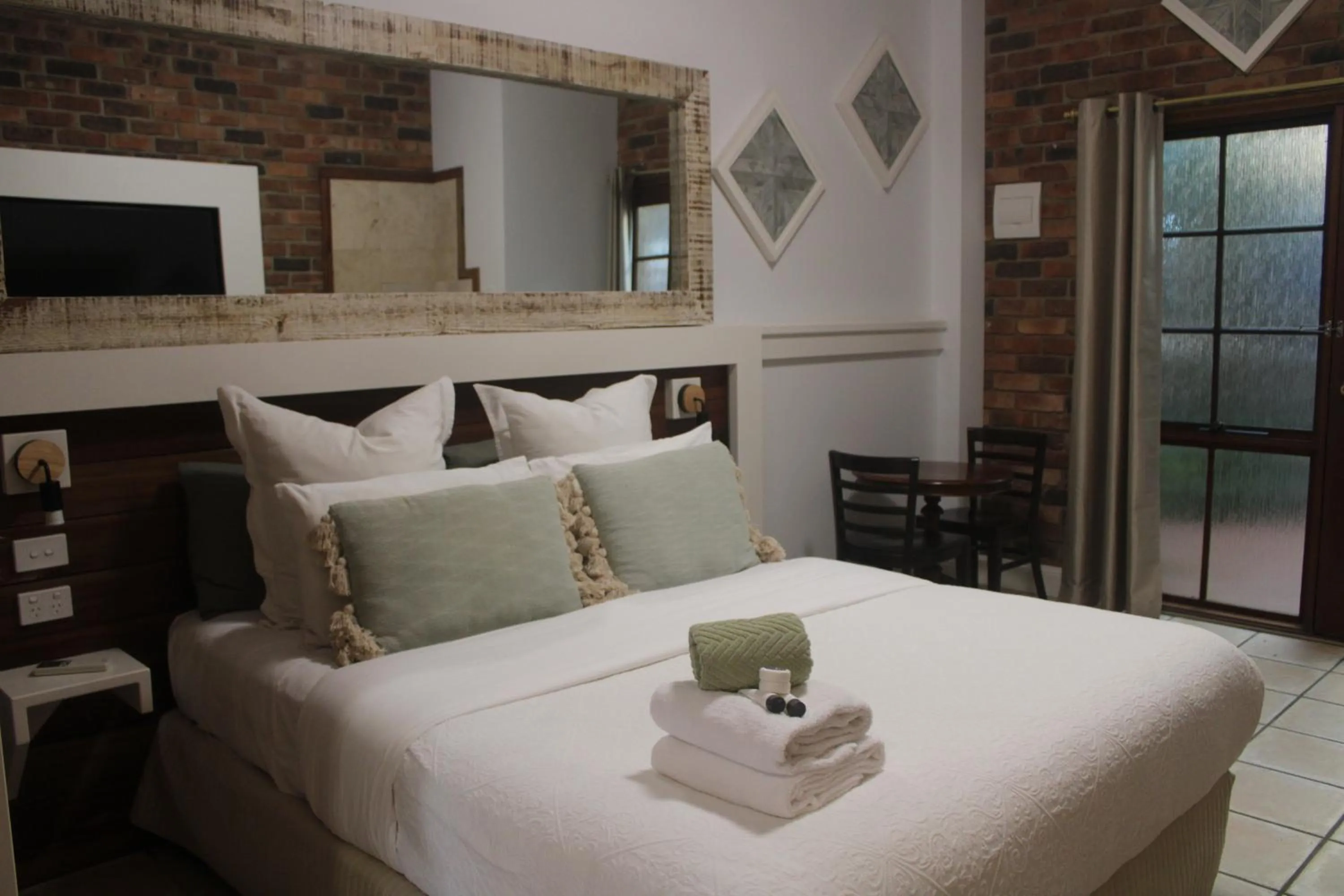 Bed in Ettalong Beach Tourist Resort