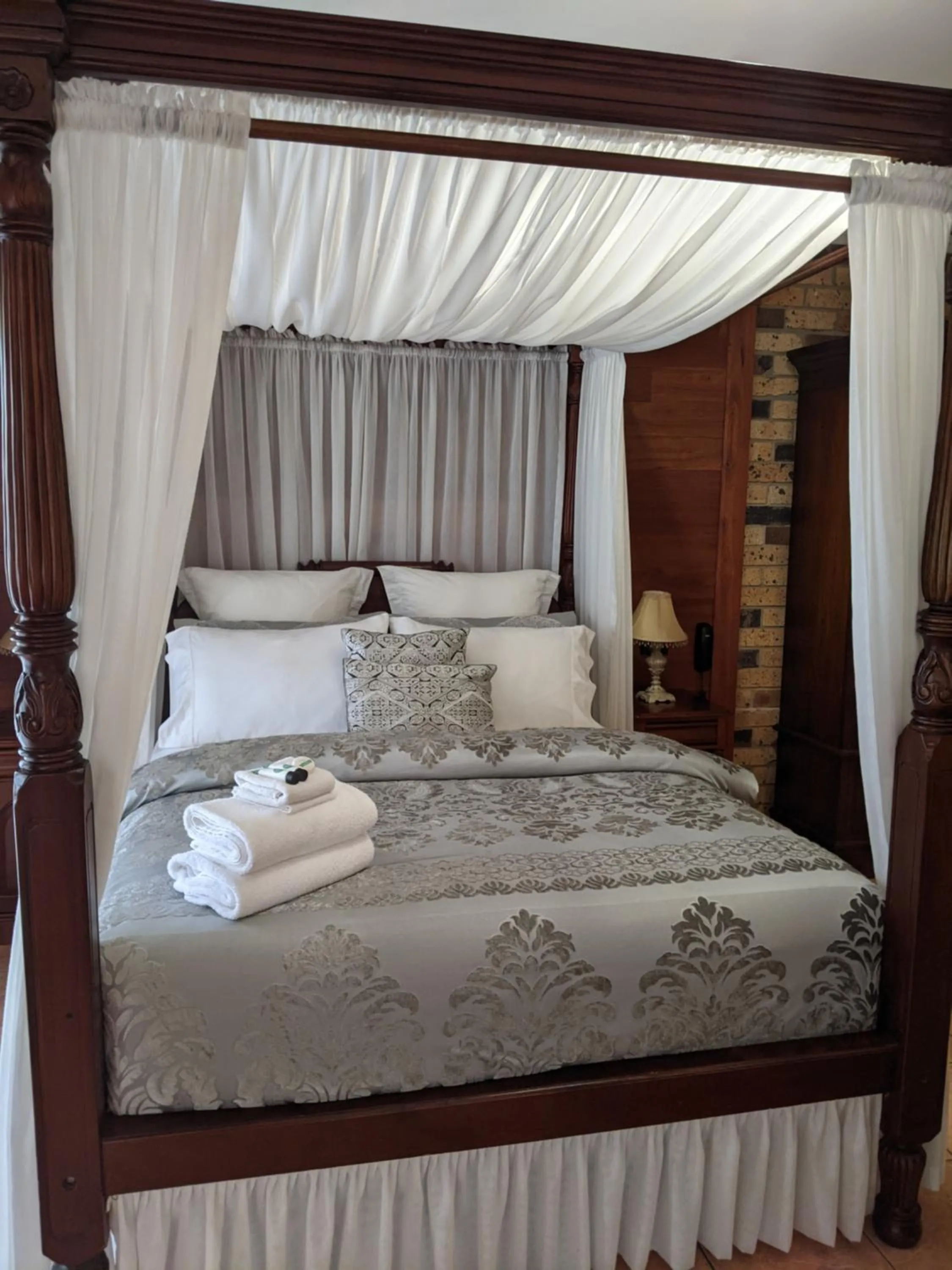 Bed in Ettalong Beach Tourist Resort