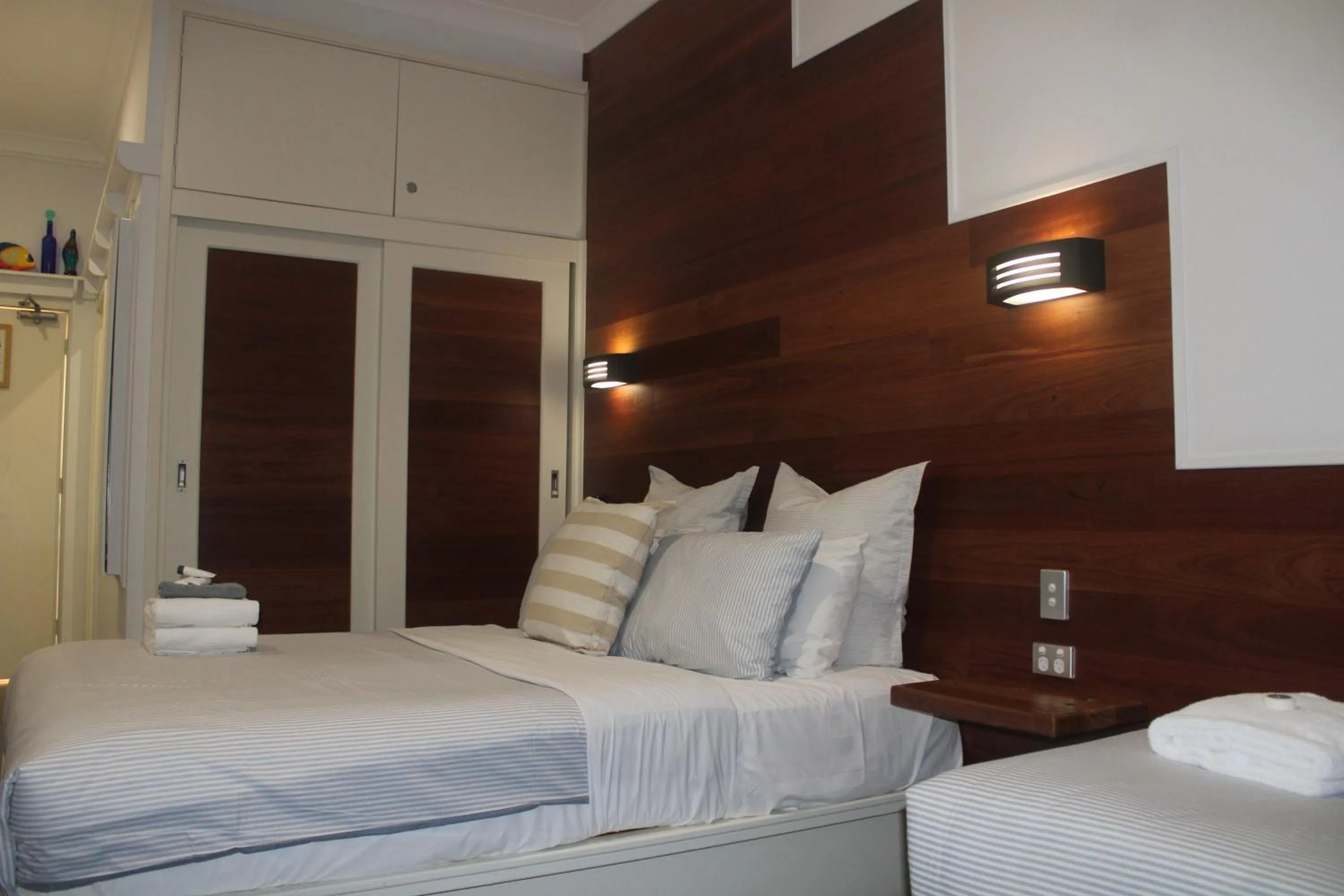 Bed in Ettalong Beach Tourist Resort