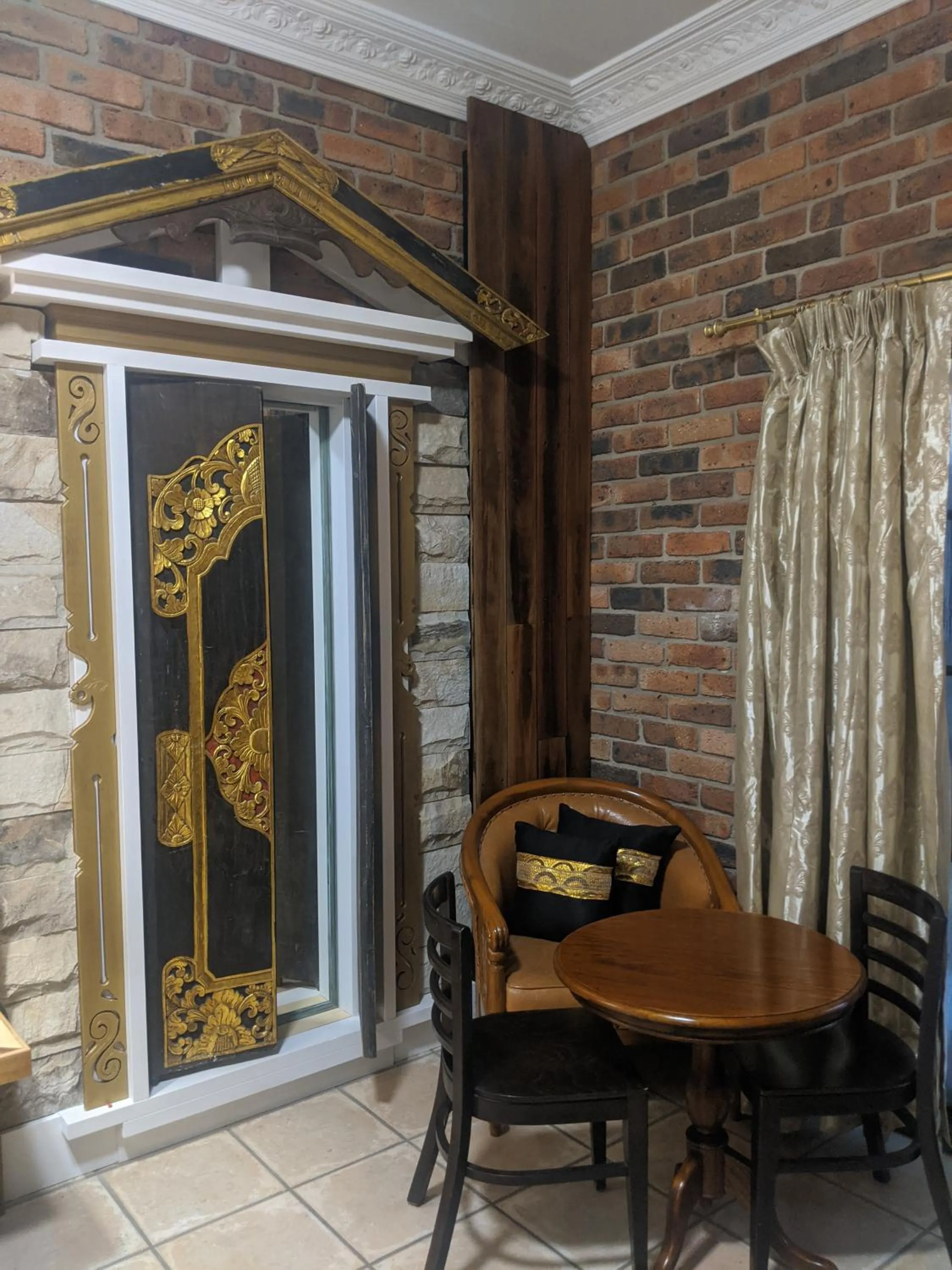 Decorative detail in Ettalong Beach Tourist Resort