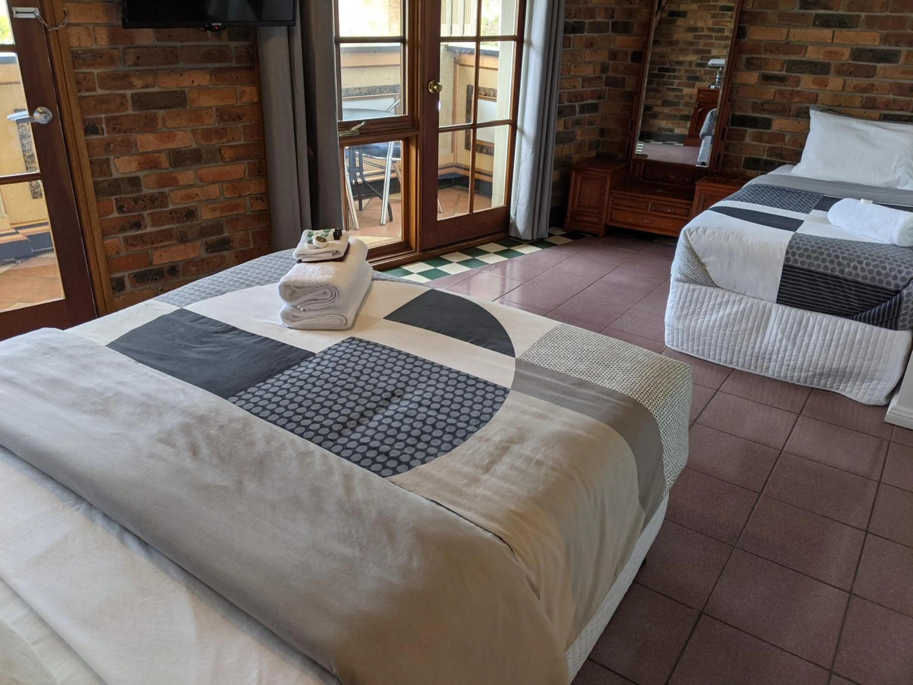 Bed in Ettalong Beach Tourist Resort