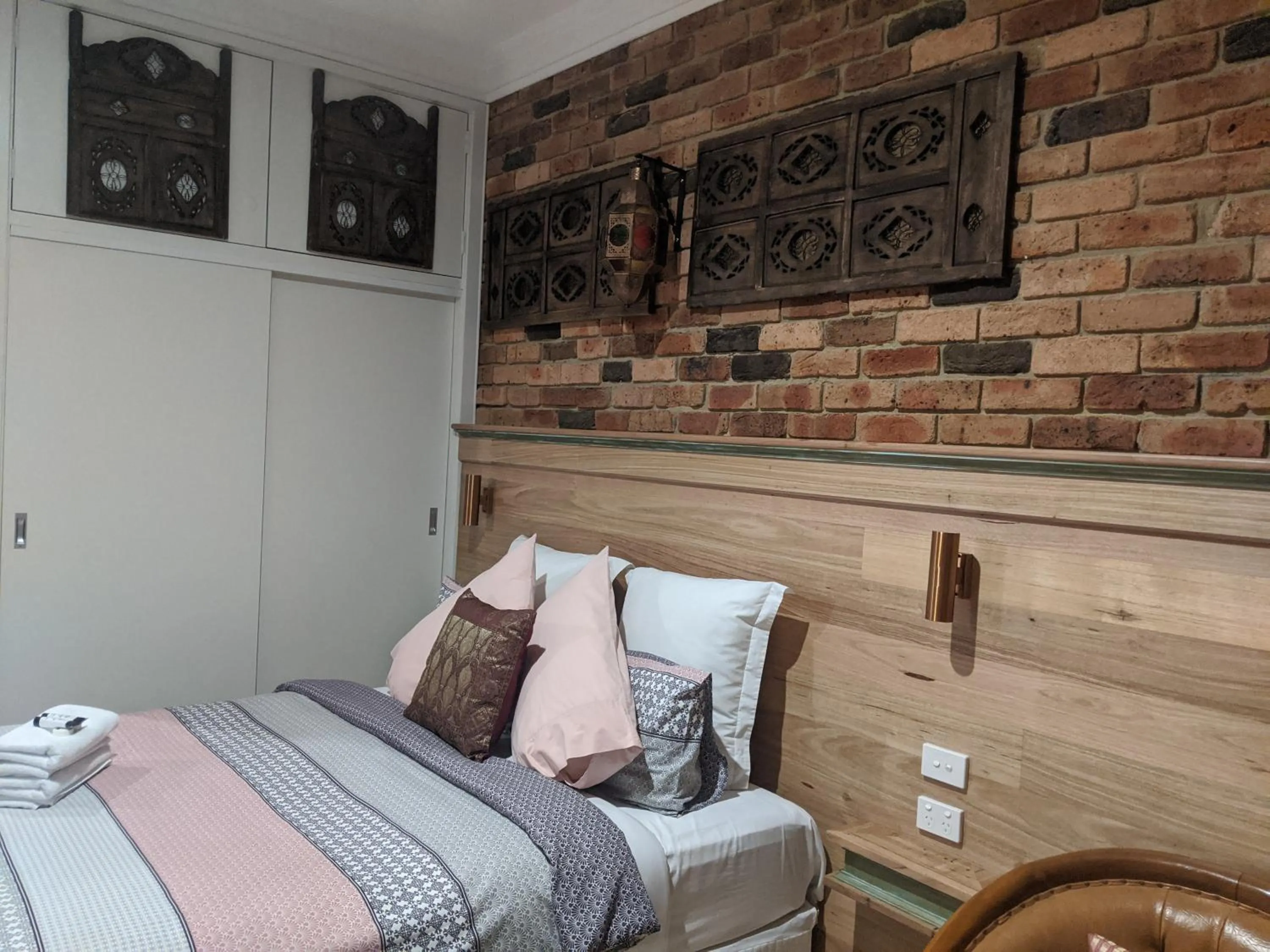 Bed in Ettalong Beach Tourist Resort