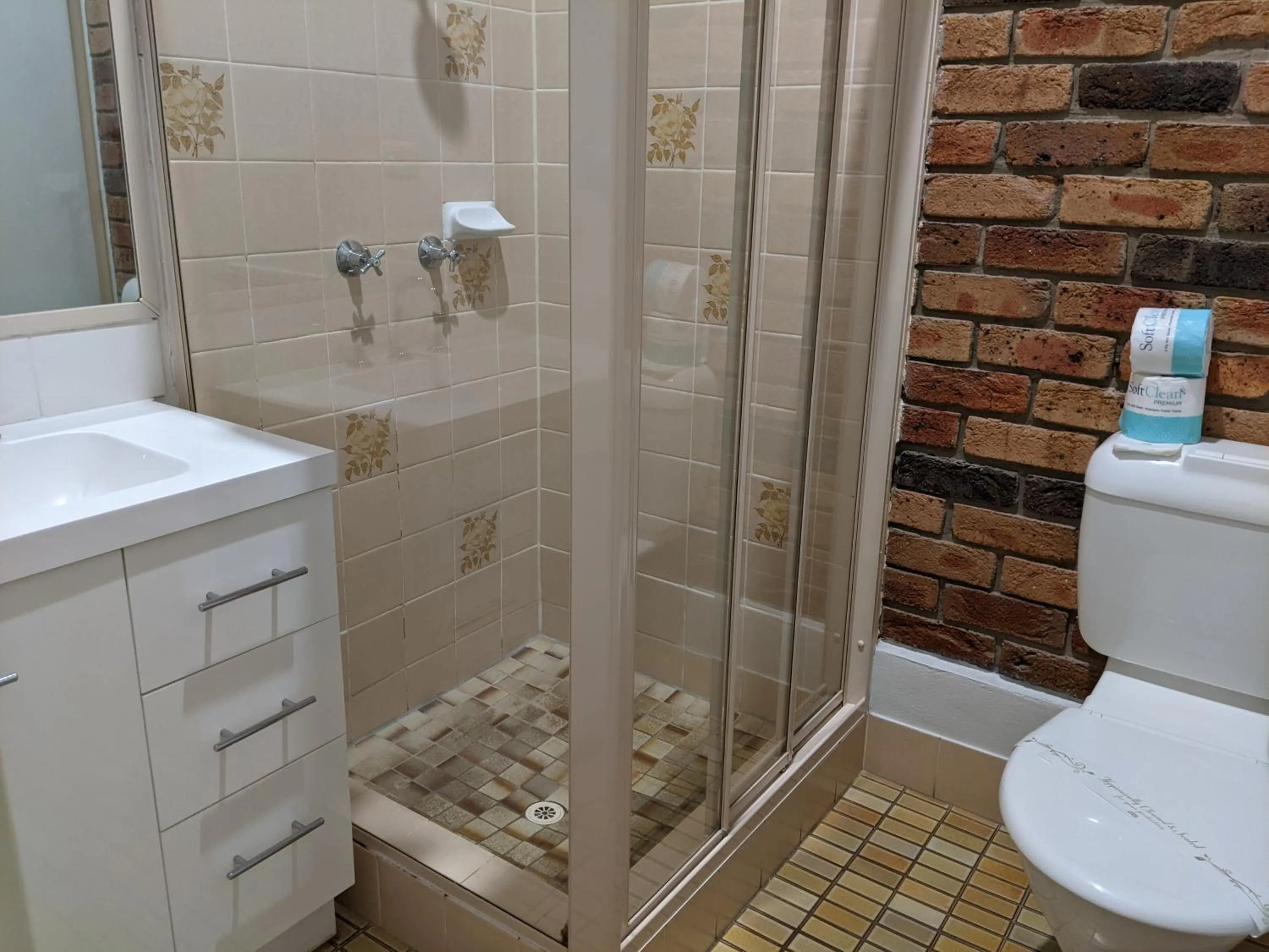 Bathroom in Ettalong Beach Tourist Resort