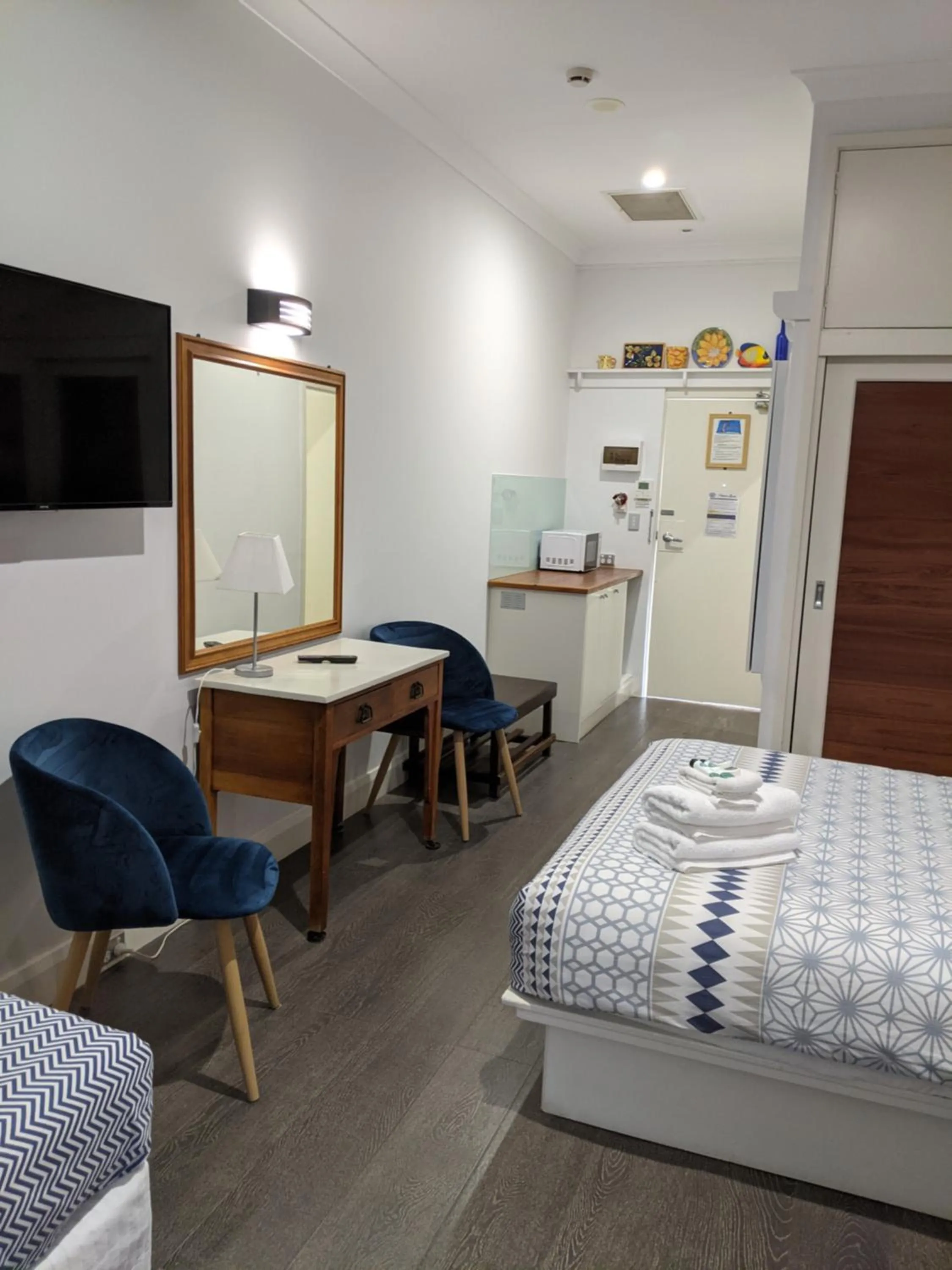 Bed in Ettalong Beach Tourist Resort