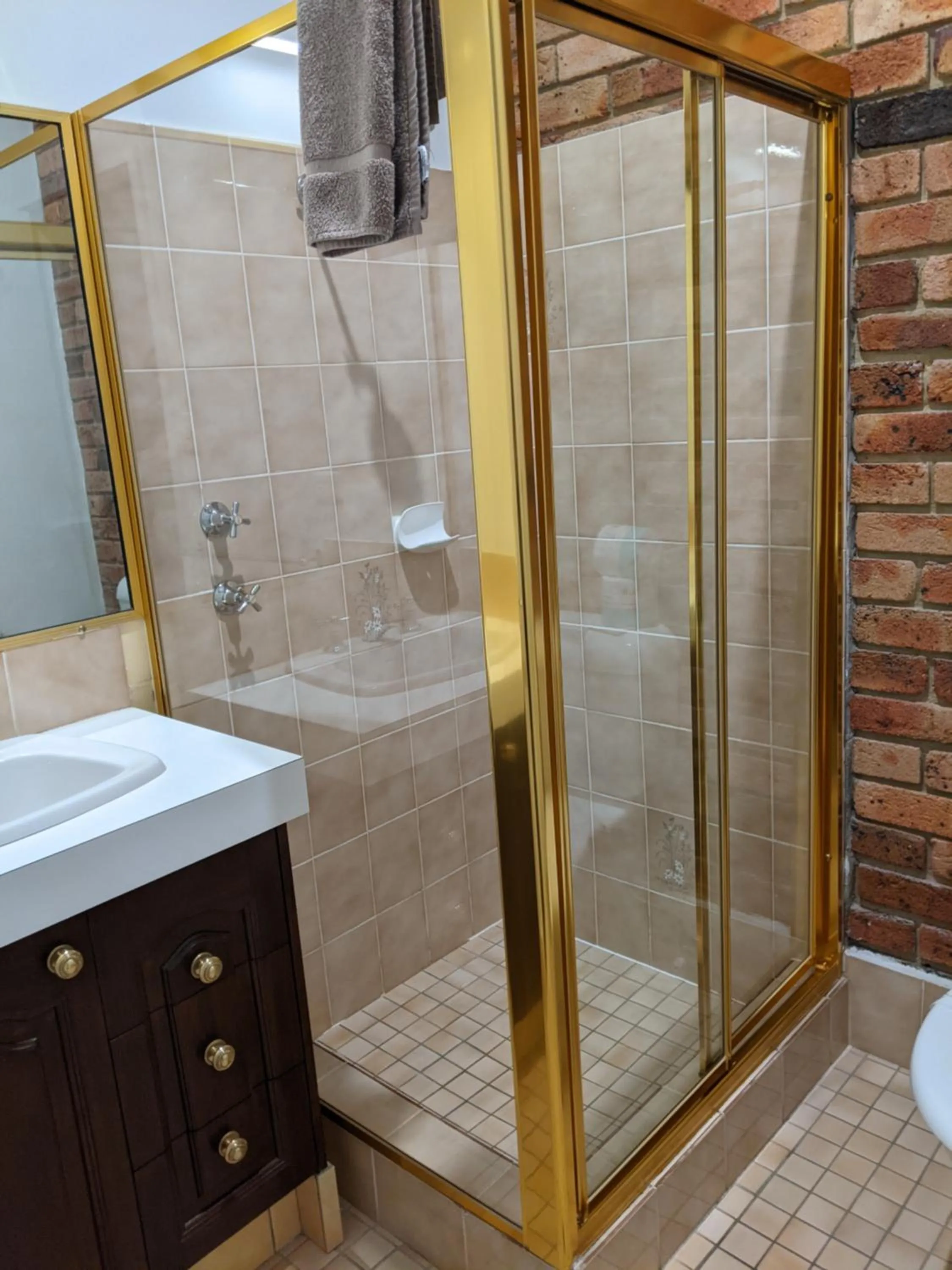 Shower in Ettalong Beach Tourist Resort