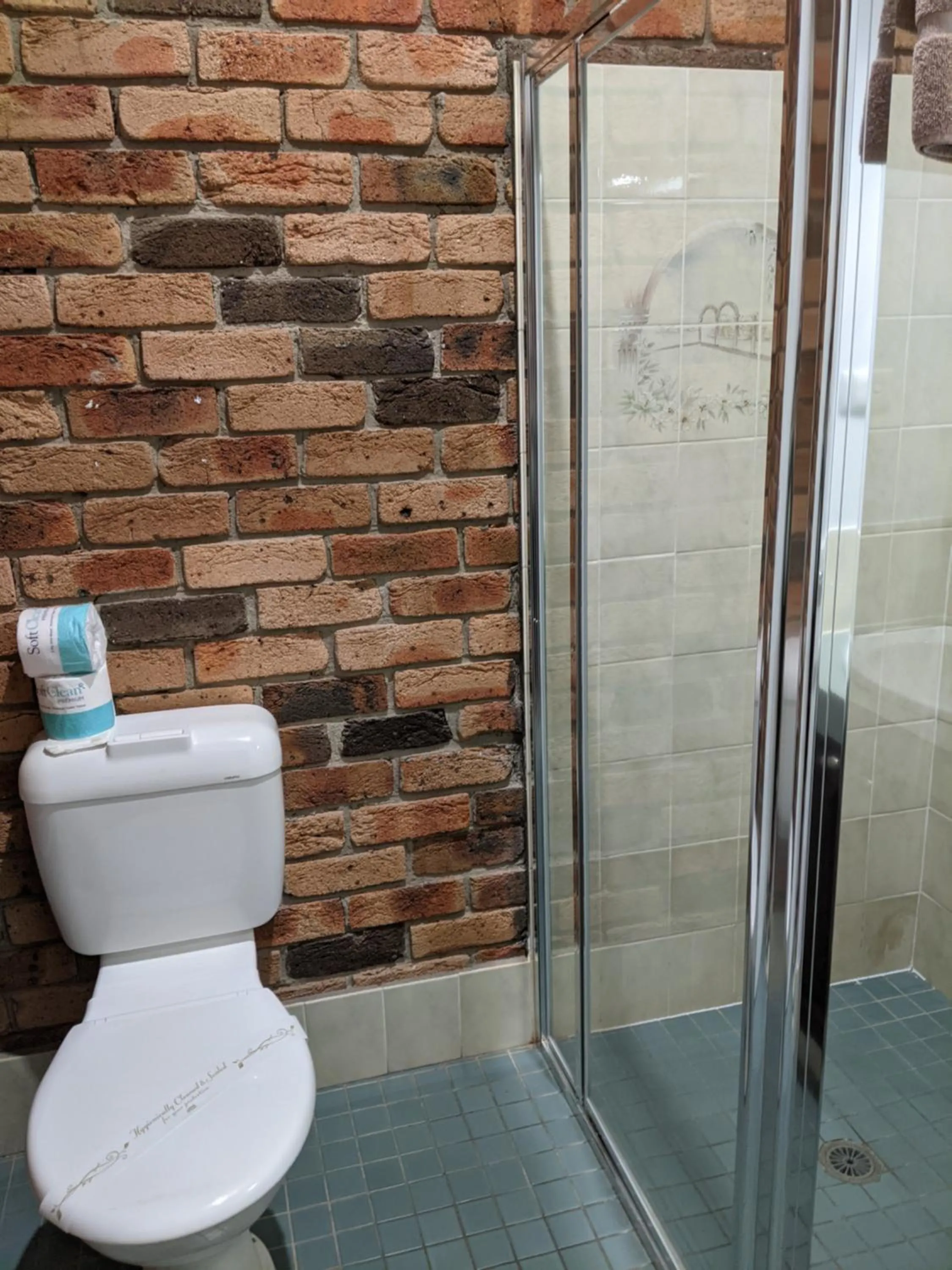 Shower in Ettalong Beach Tourist Resort