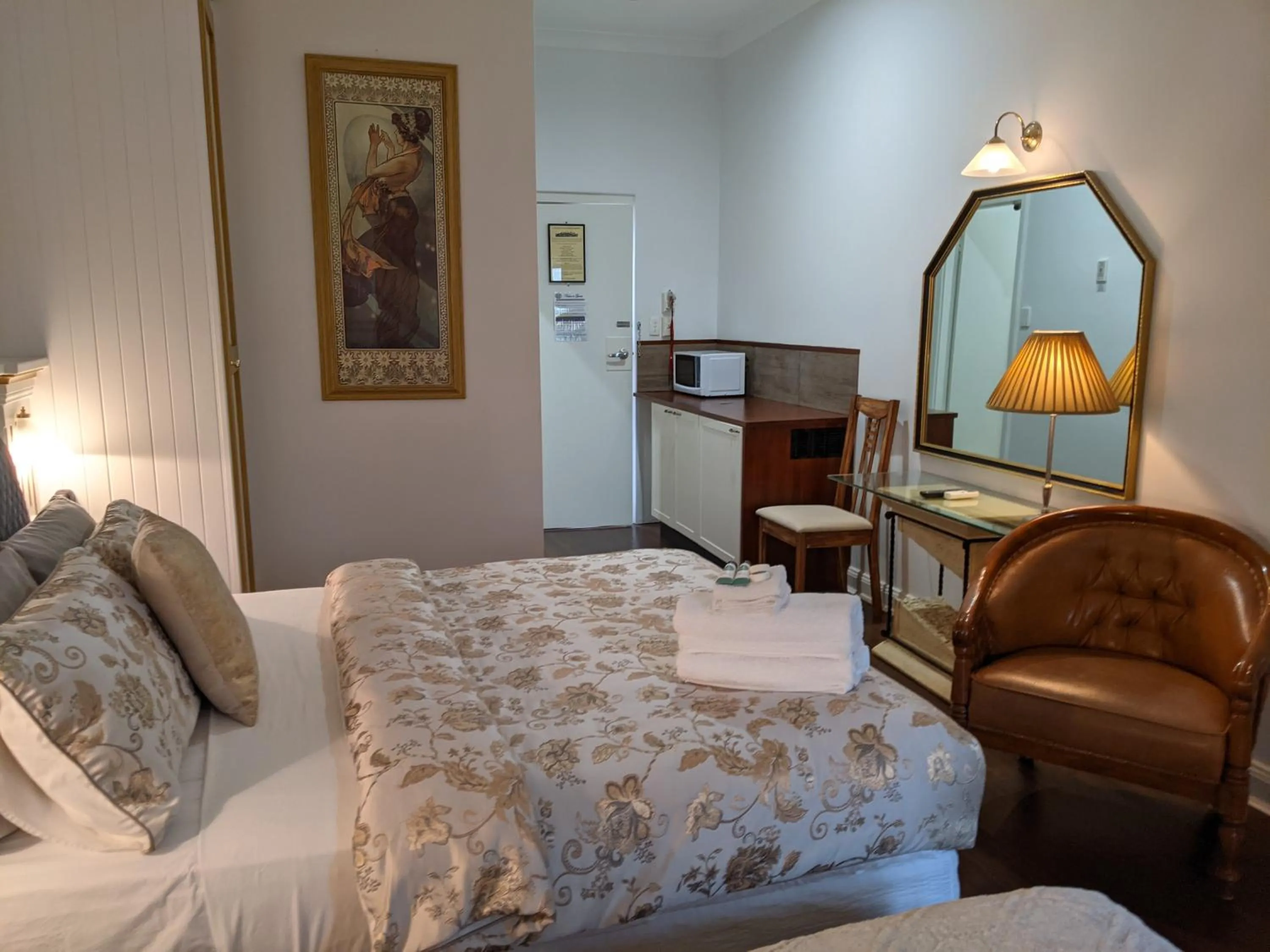 Bed in Ettalong Beach Tourist Resort