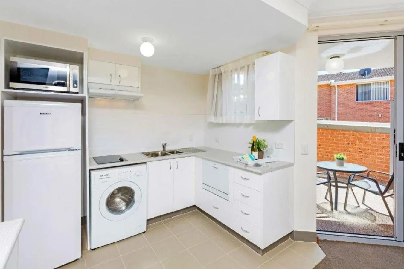 Kitchen or kitchenette in Copacabana Shores
