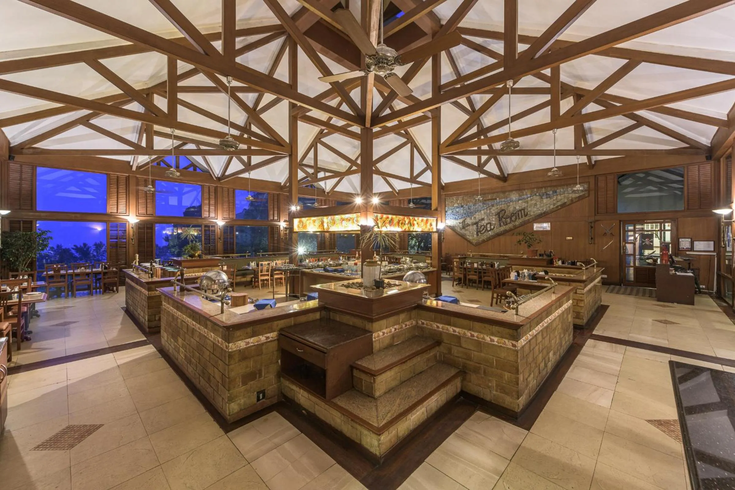 Restaurant/places to eat in Club Mahindra Lake View Munnar