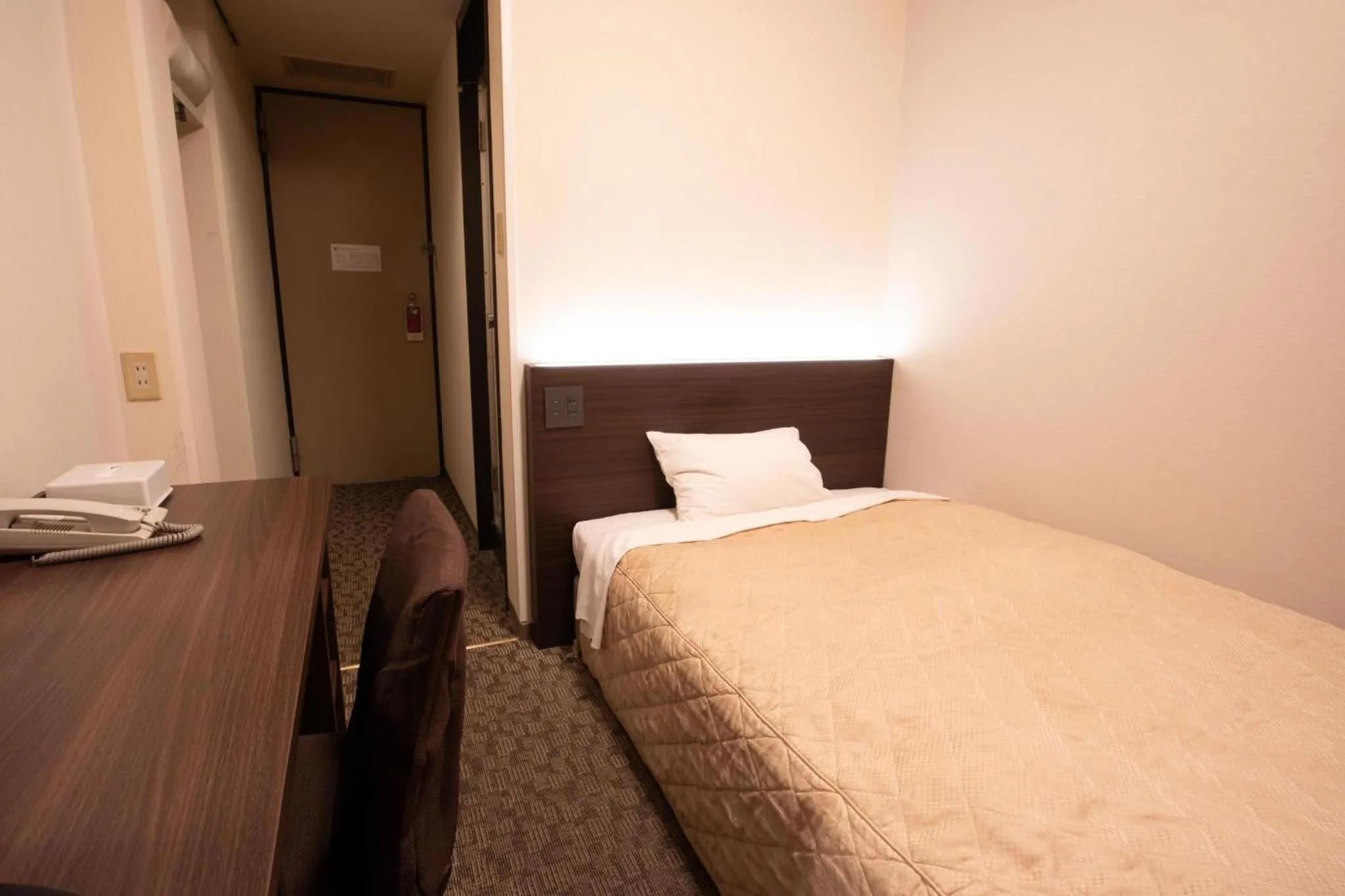 Bed in Hotel Sunroute Matsuyama