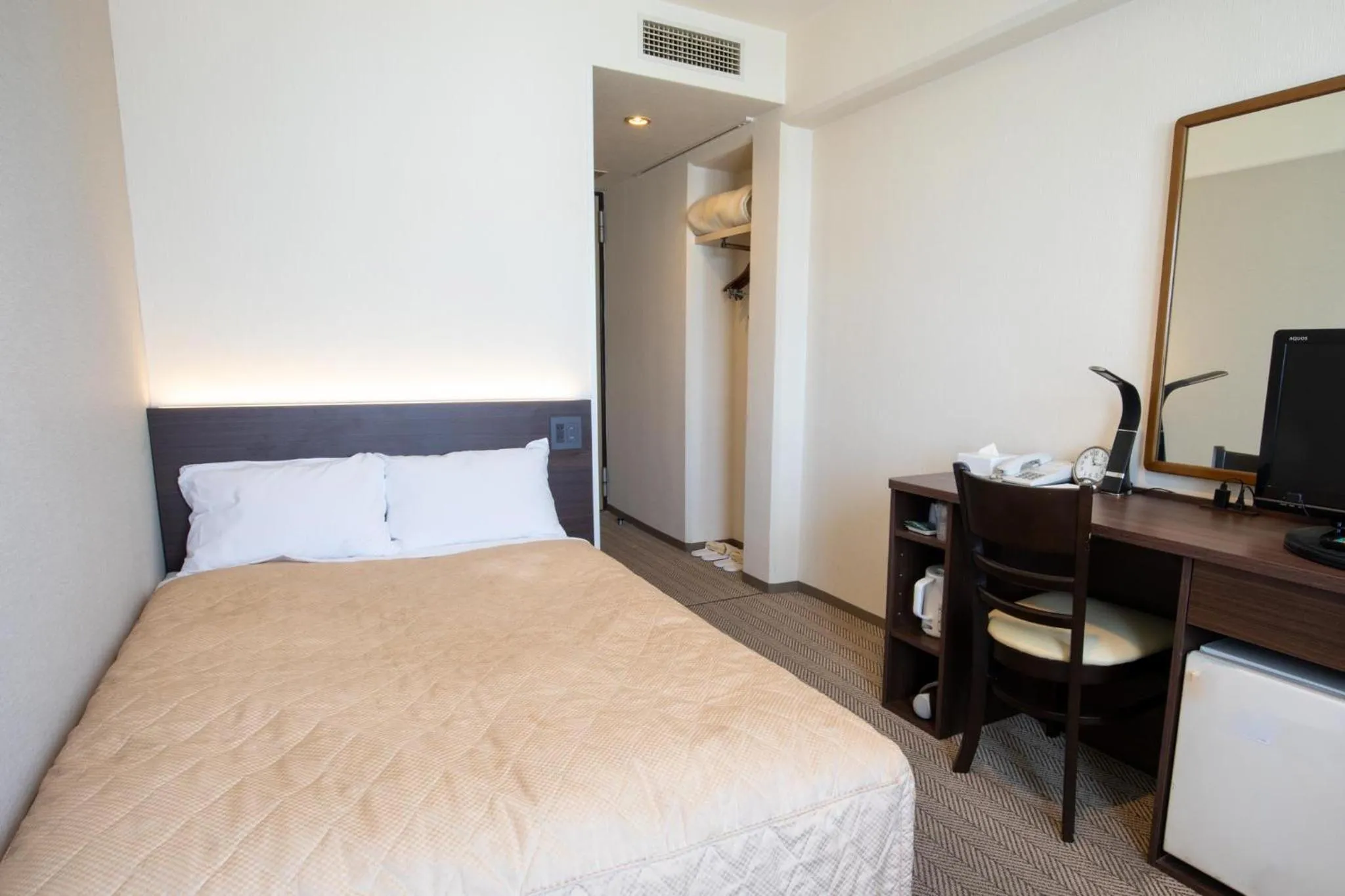 Bed in Hotel Sunroute Matsuyama