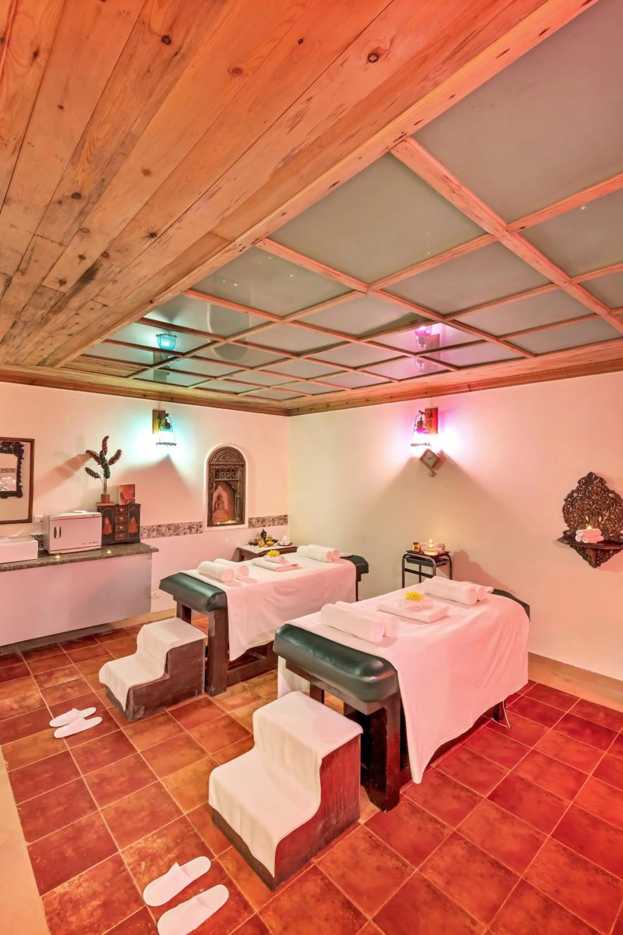 Spa and wellness centre/facilities, Bed in Club Mahindra Mashobra