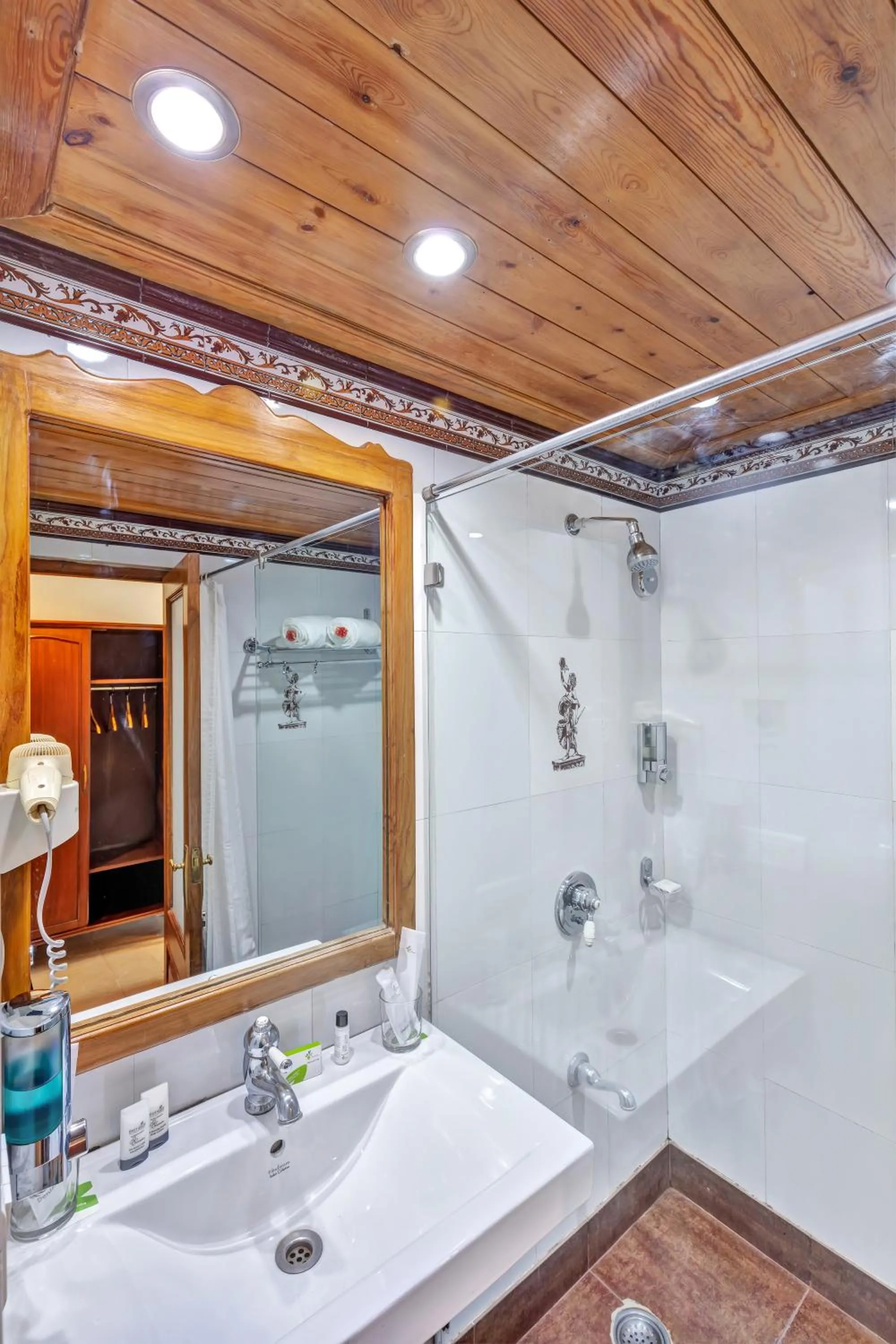 Shower in Club Mahindra Mashobra