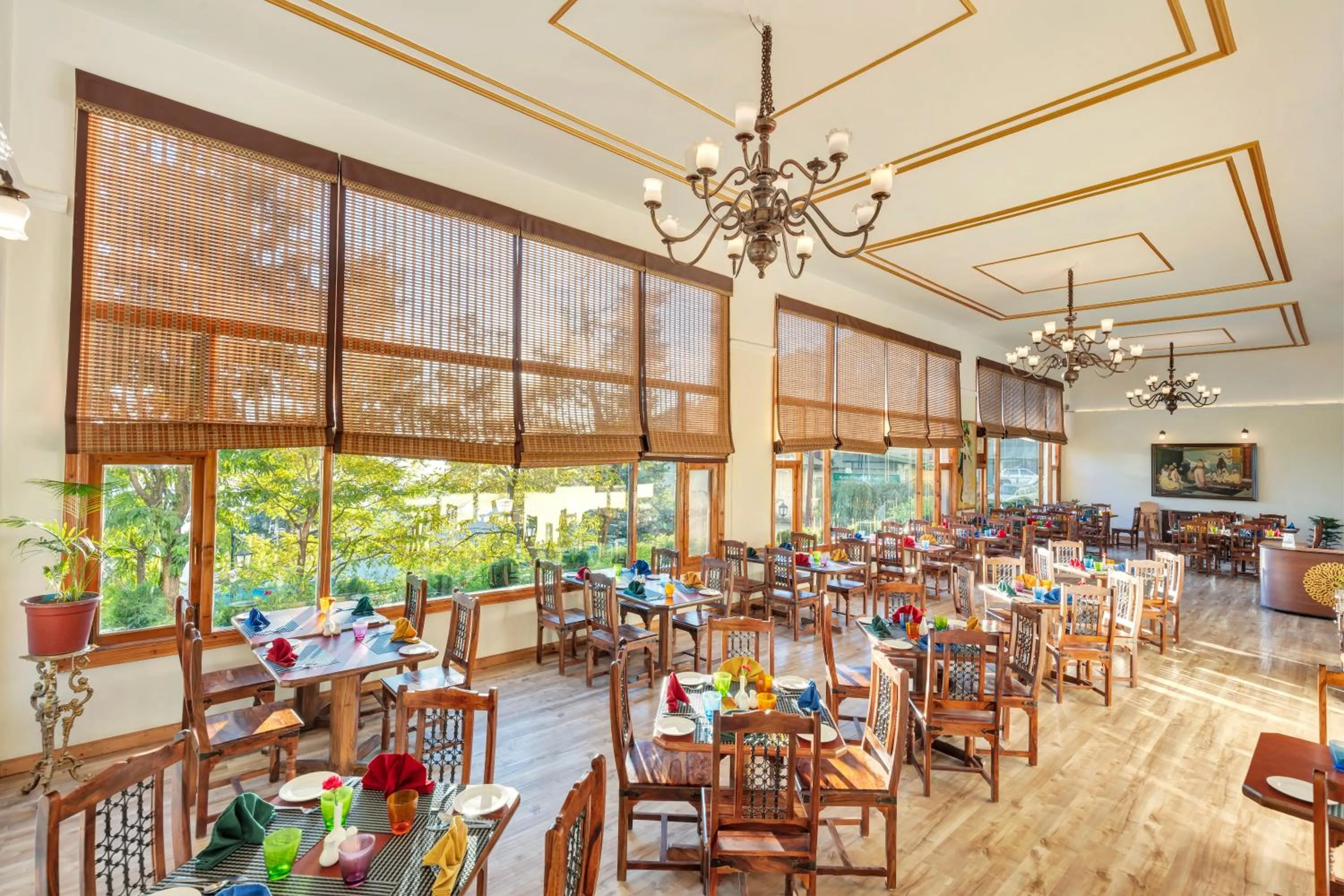 Restaurant/places to eat in Club Mahindra Mashobra
