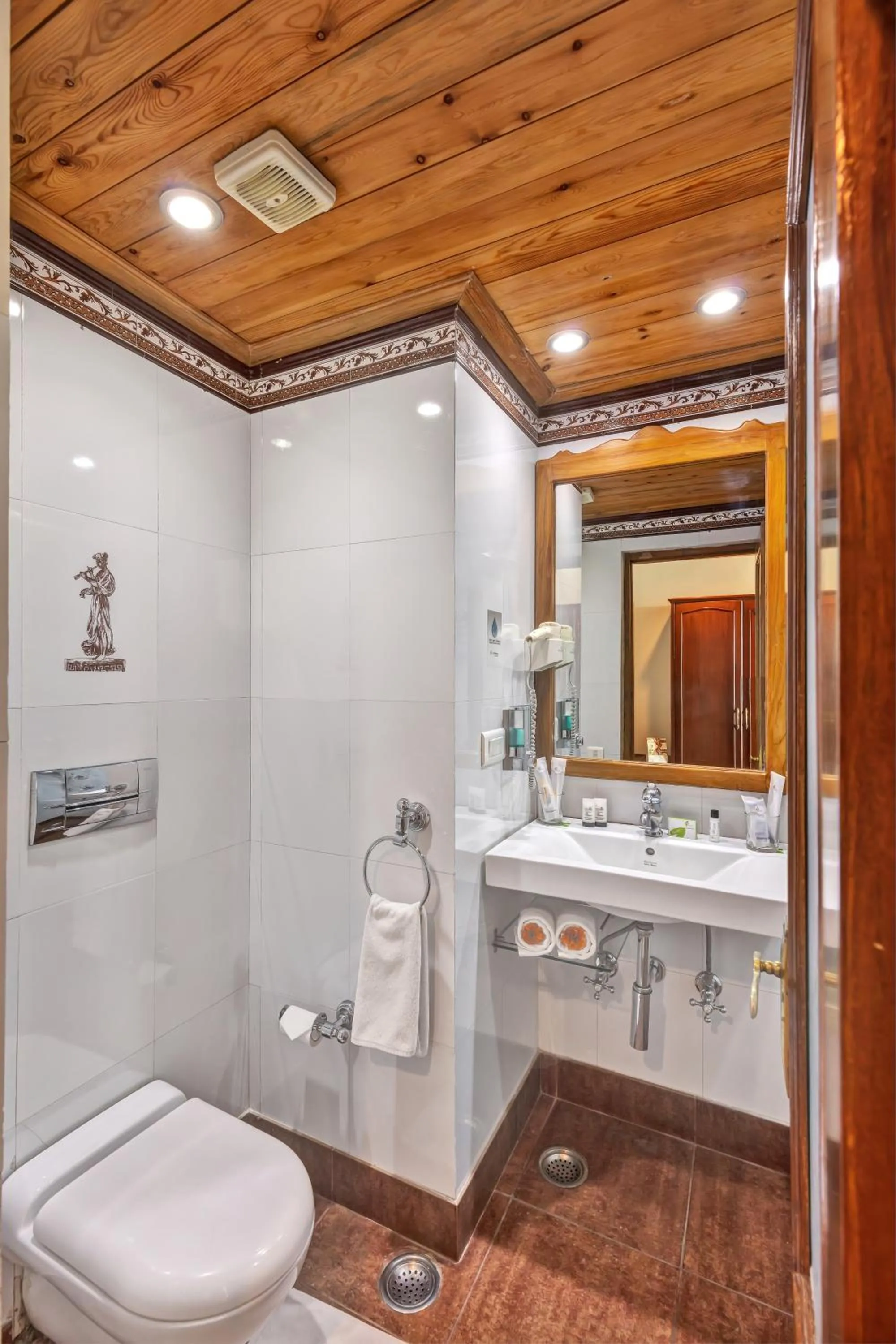 Toilet in Club Mahindra Mashobra