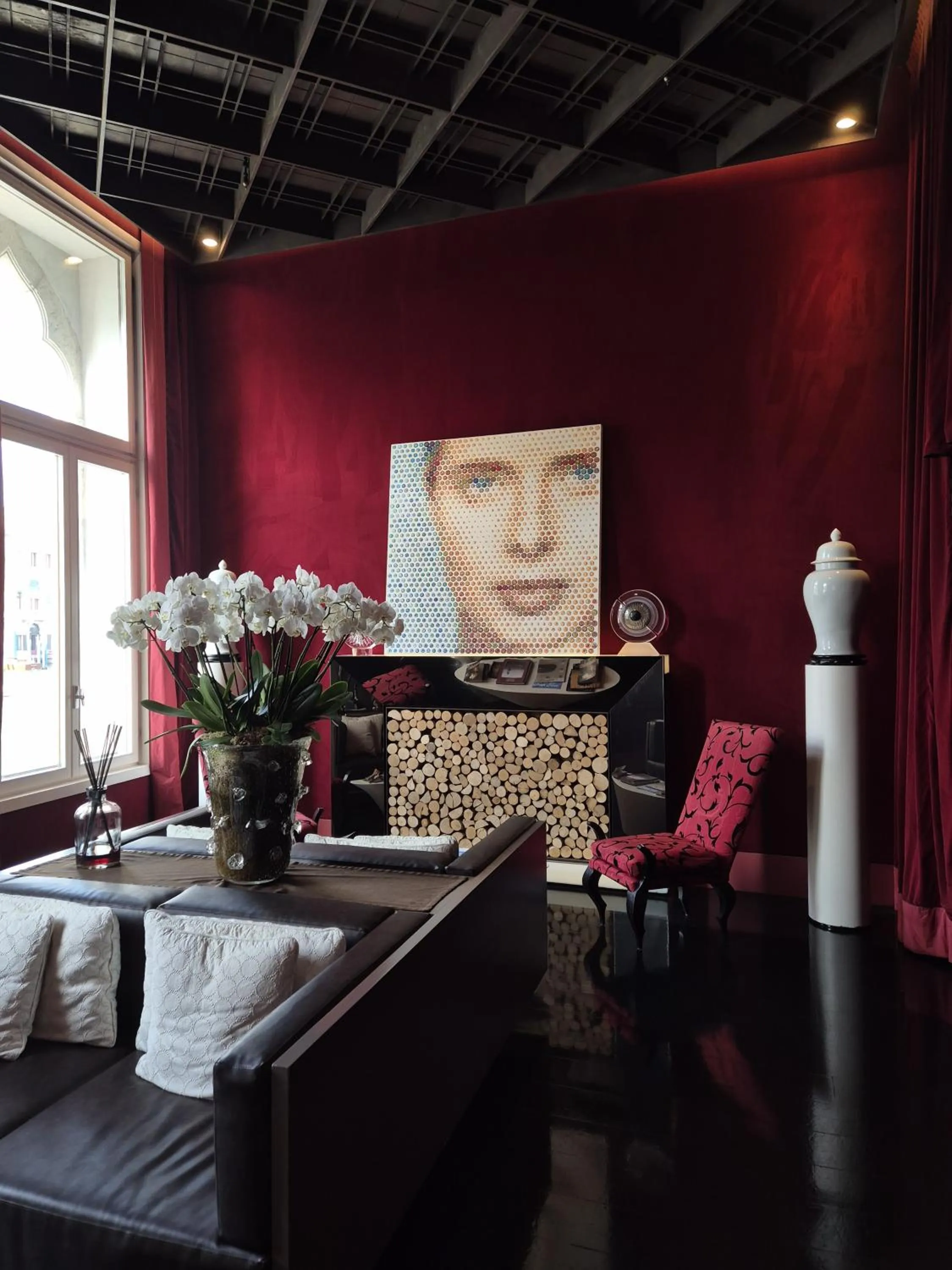 Communal lounge/ TV room in Sina Centurion Palace