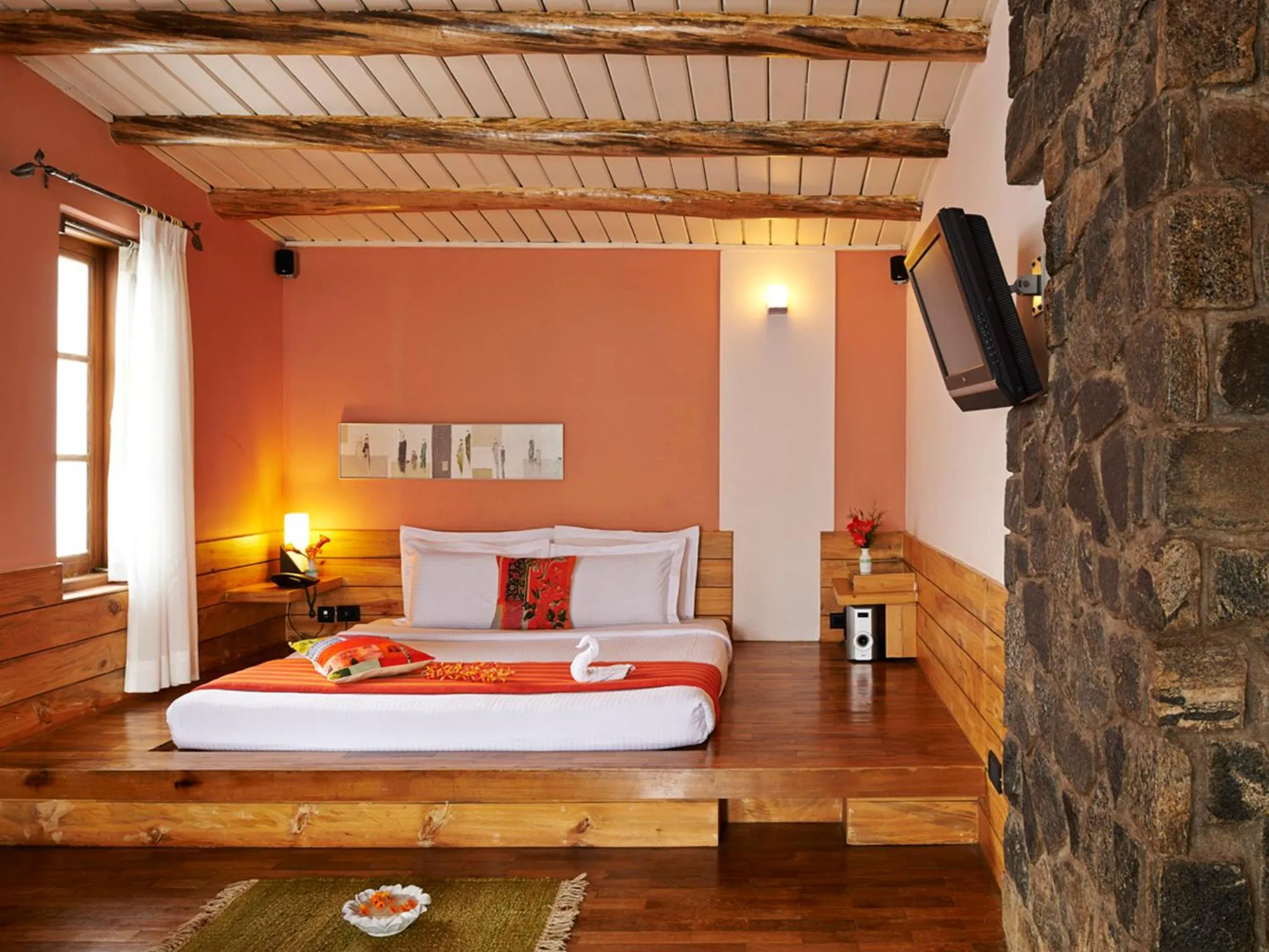 Bedroom, Bed in Club Mahindra Danish Villa, Ooty