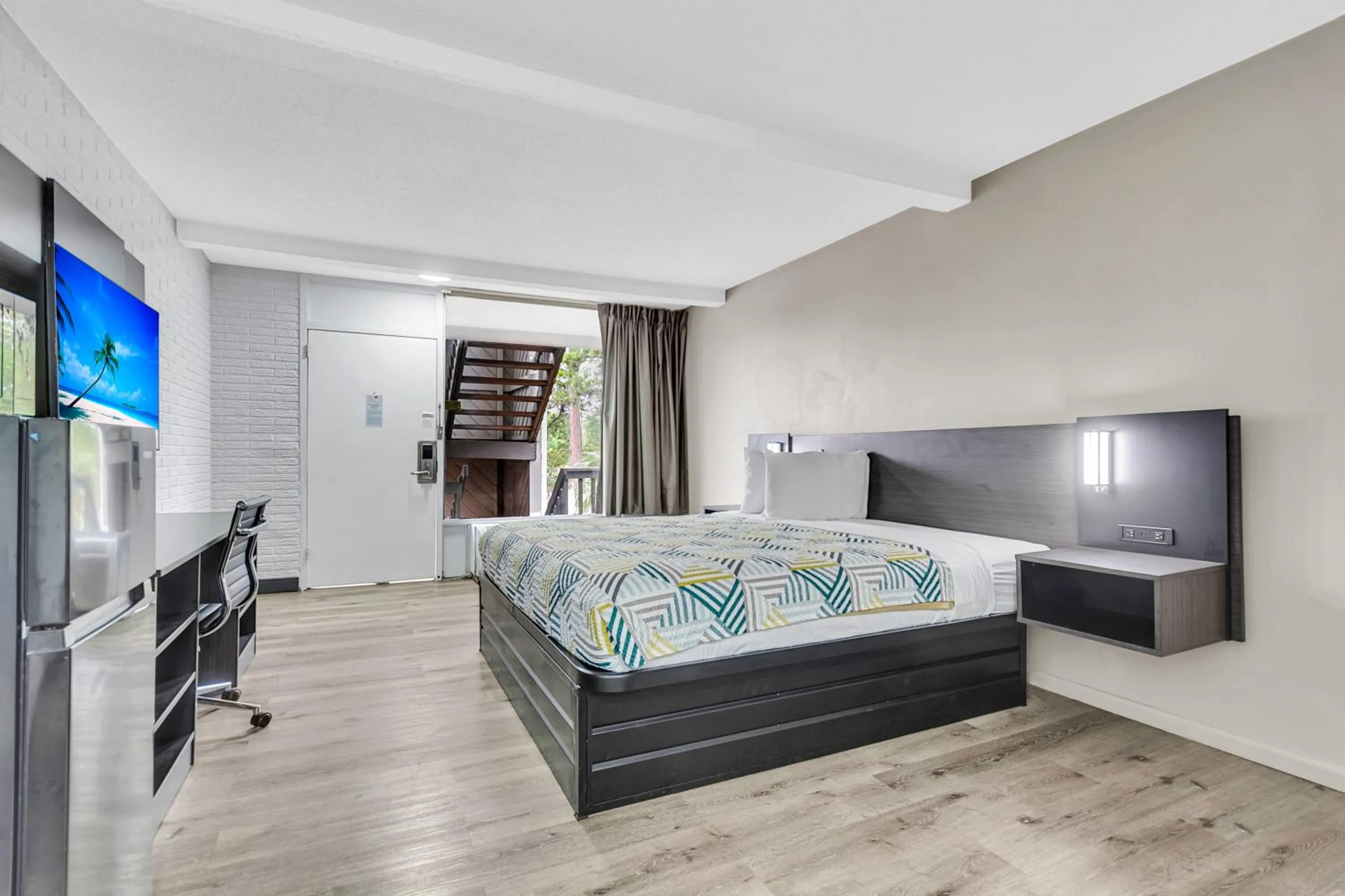 Bed in Motel 6 Summerville, SC Charleston