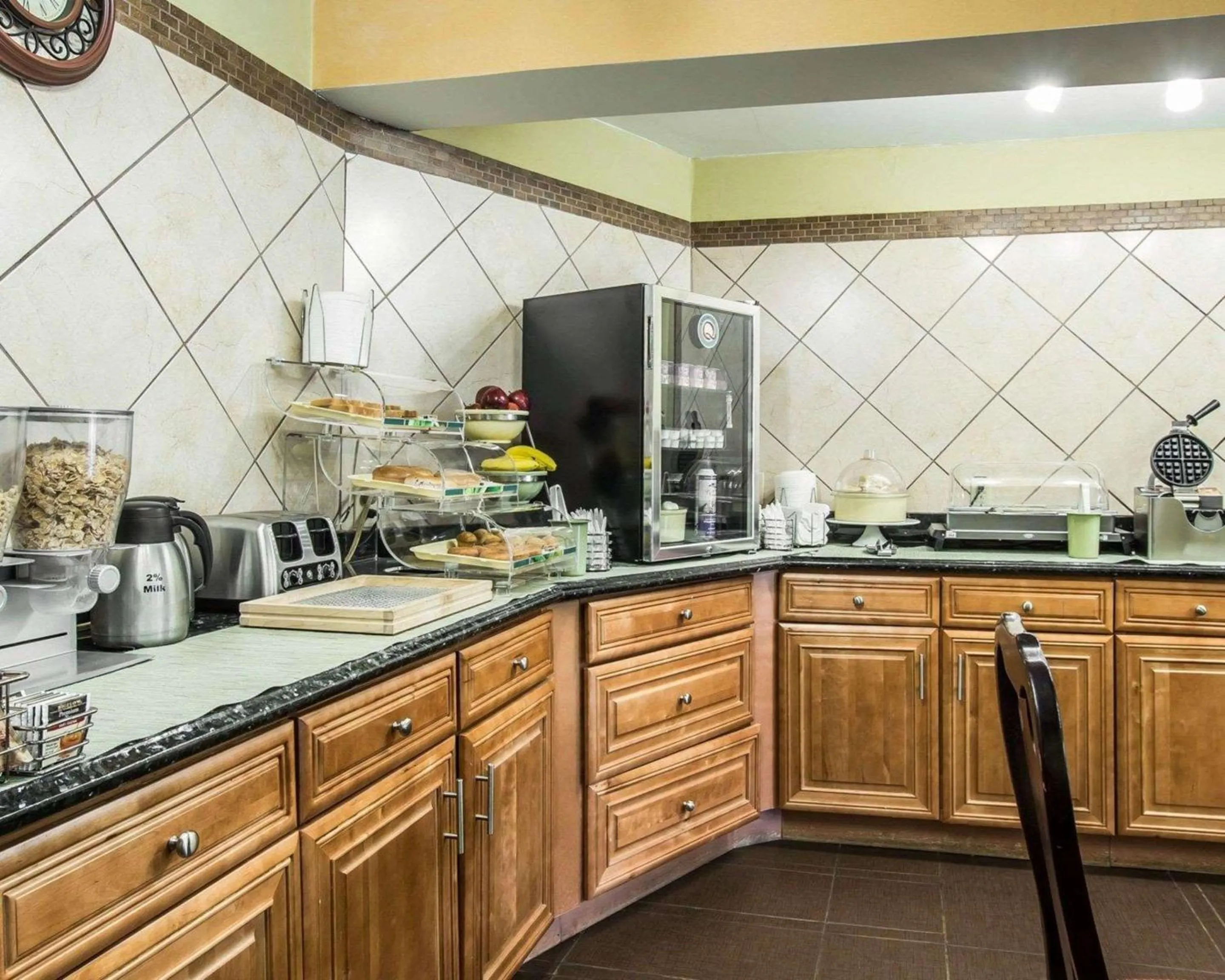 Restaurant/places to eat in Quality Inn Greenwood Hwy 25