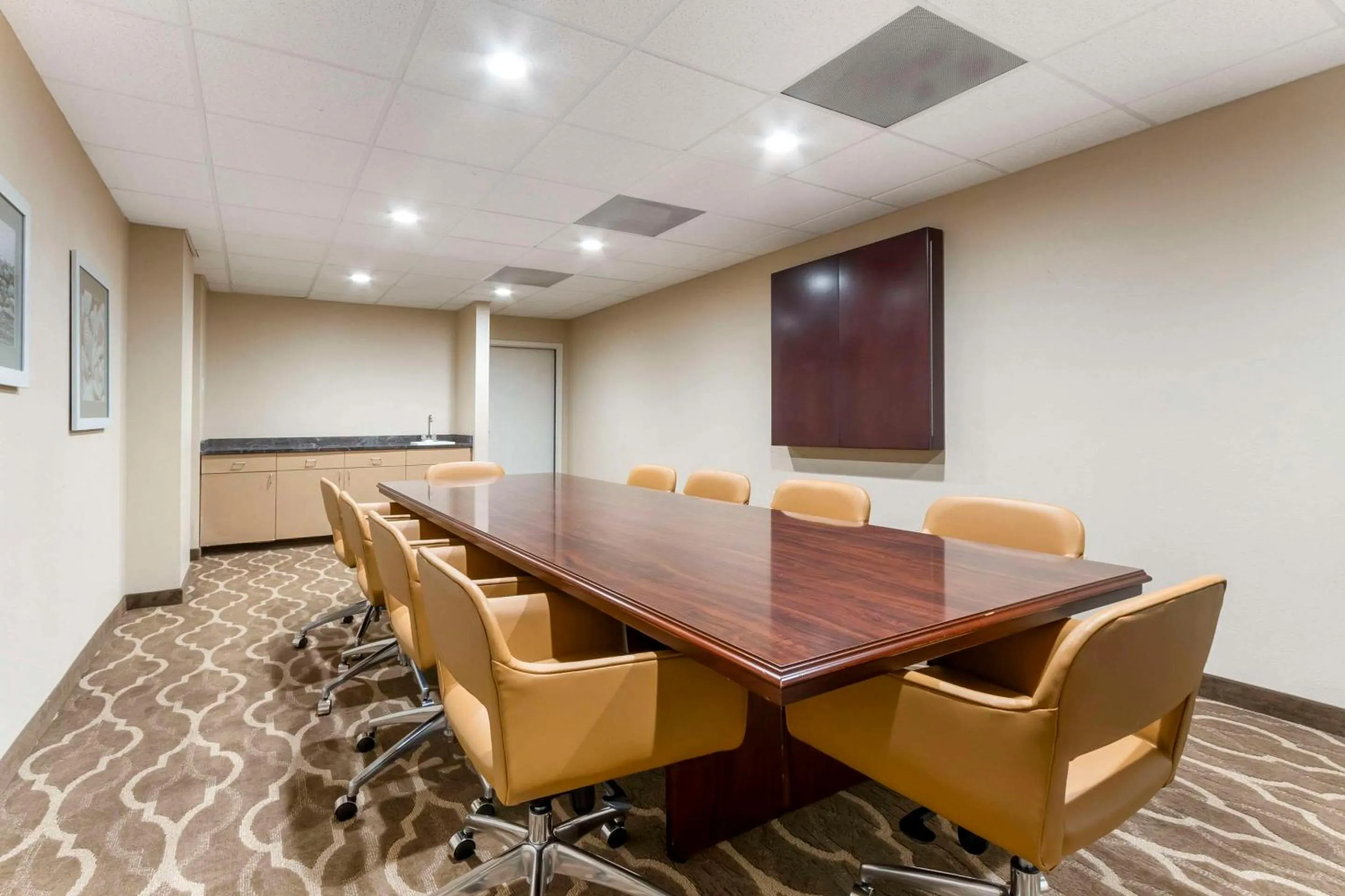 Meeting/conference room in Comfort Suites At the University