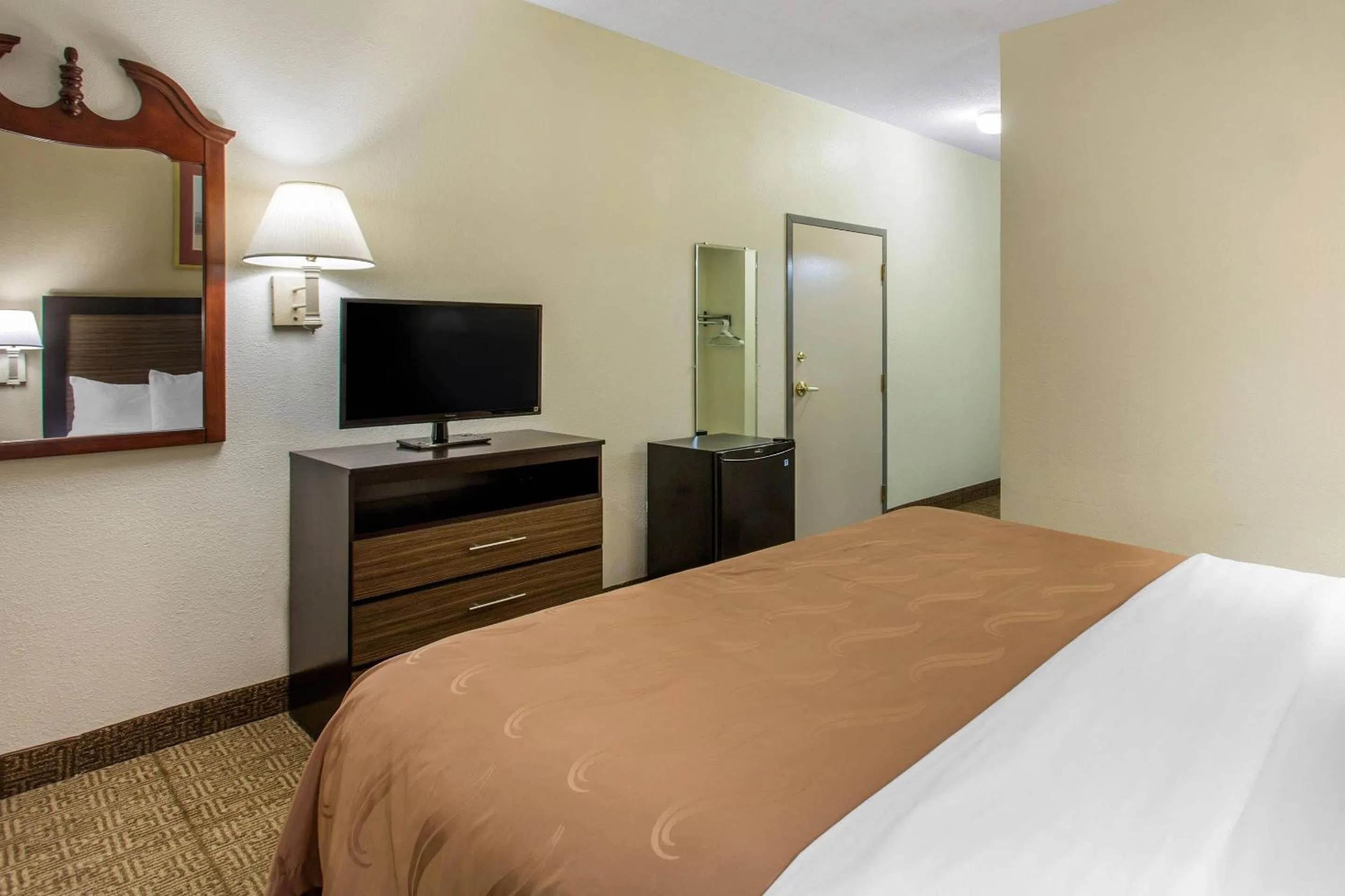 Bedroom, Bed in Quality Inn Surfside Myrtle Beach