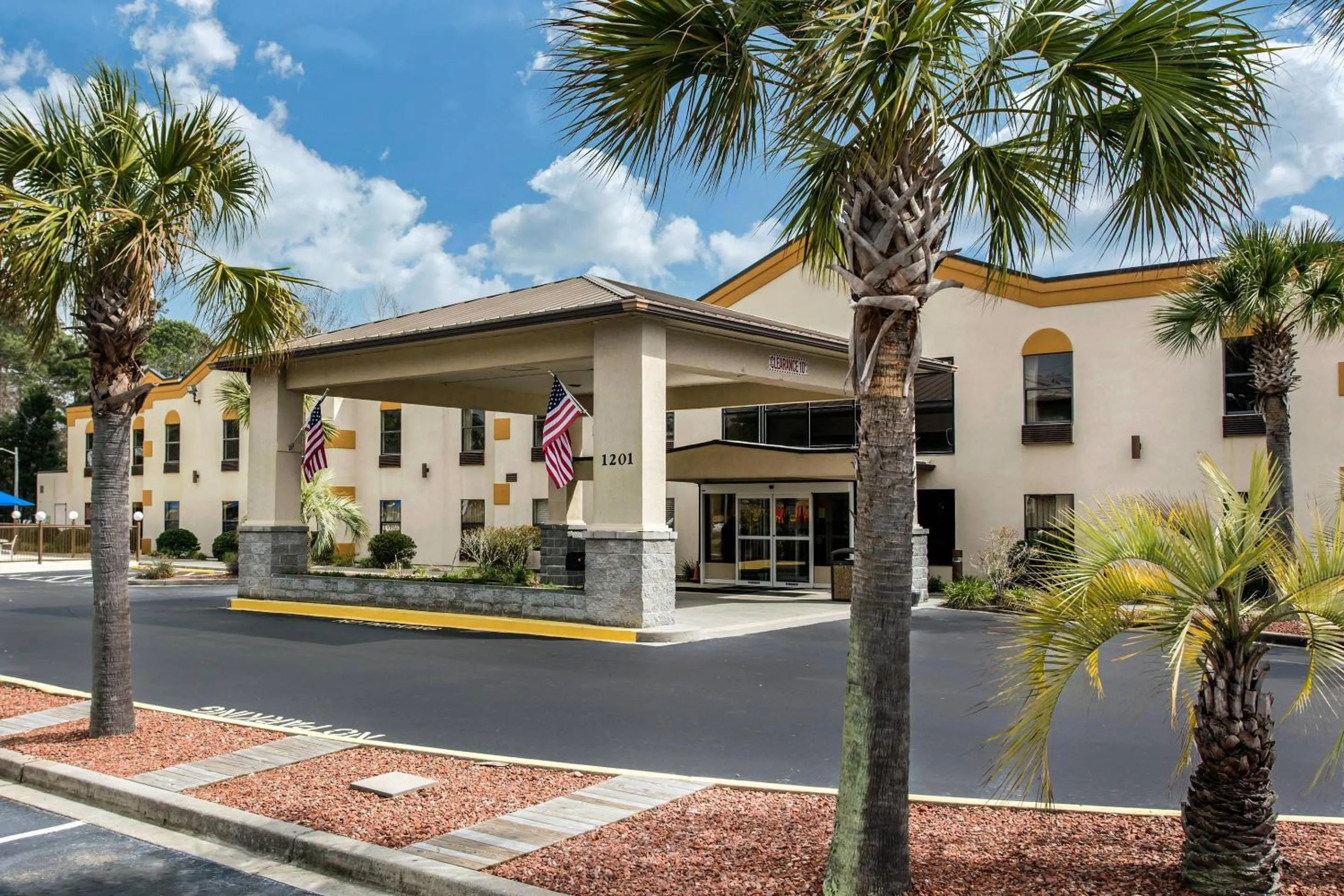 Property building in Quality Inn Surfside Myrtle Beach