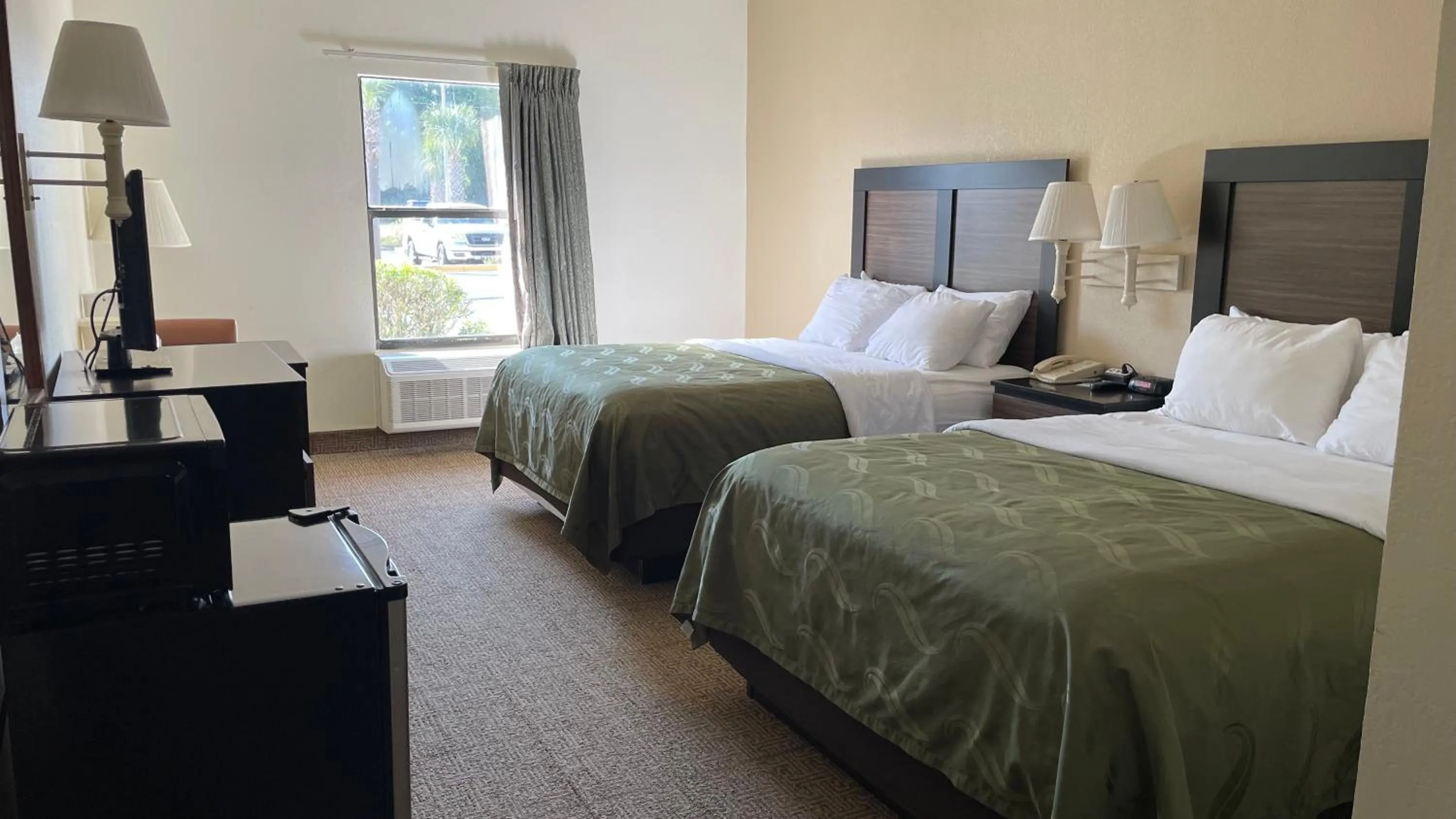 Bedroom in Quality Inn Surfside Myrtle Beach