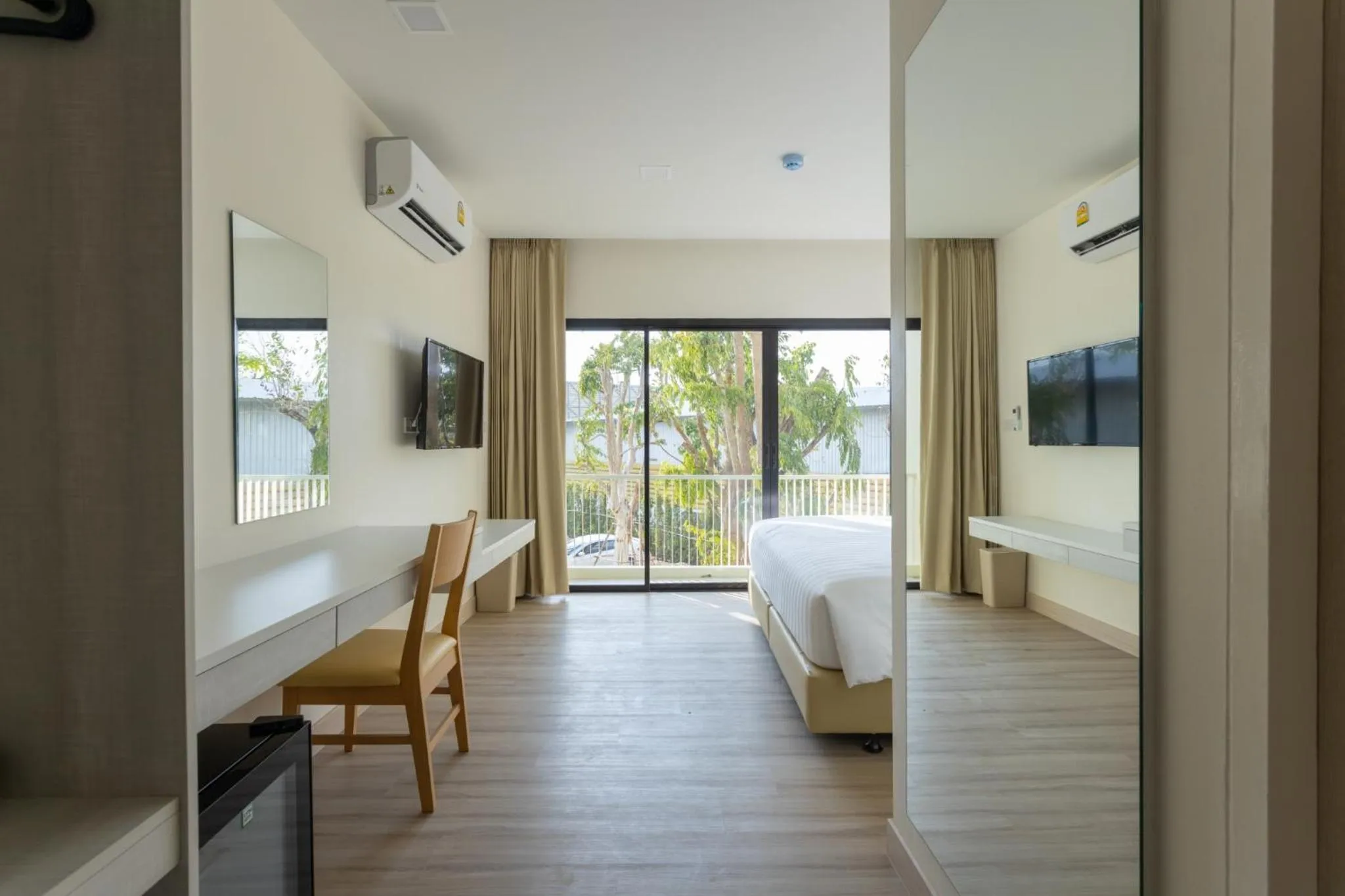 Bedroom, Bed in Porestva Hotel Sriracha