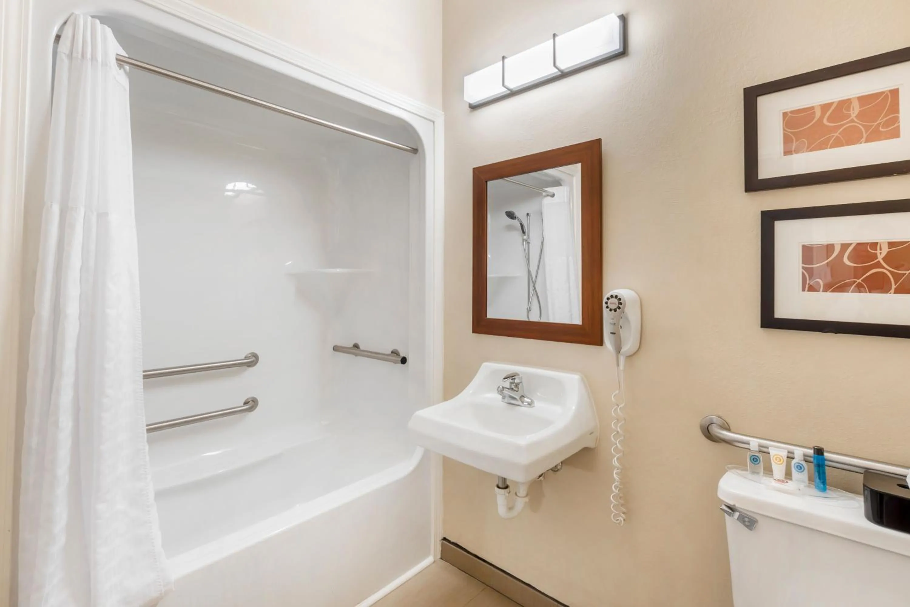 Bathroom in Comfort Inn Summerville - Charleston