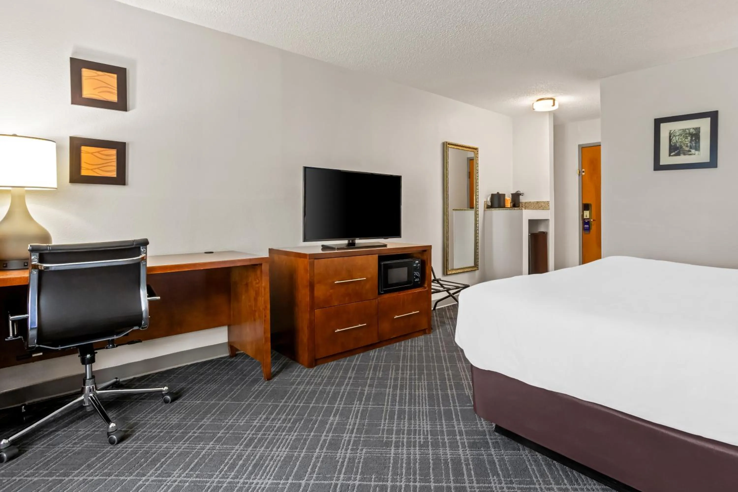 Bed in Comfort Inn & Suites Walterboro I-95