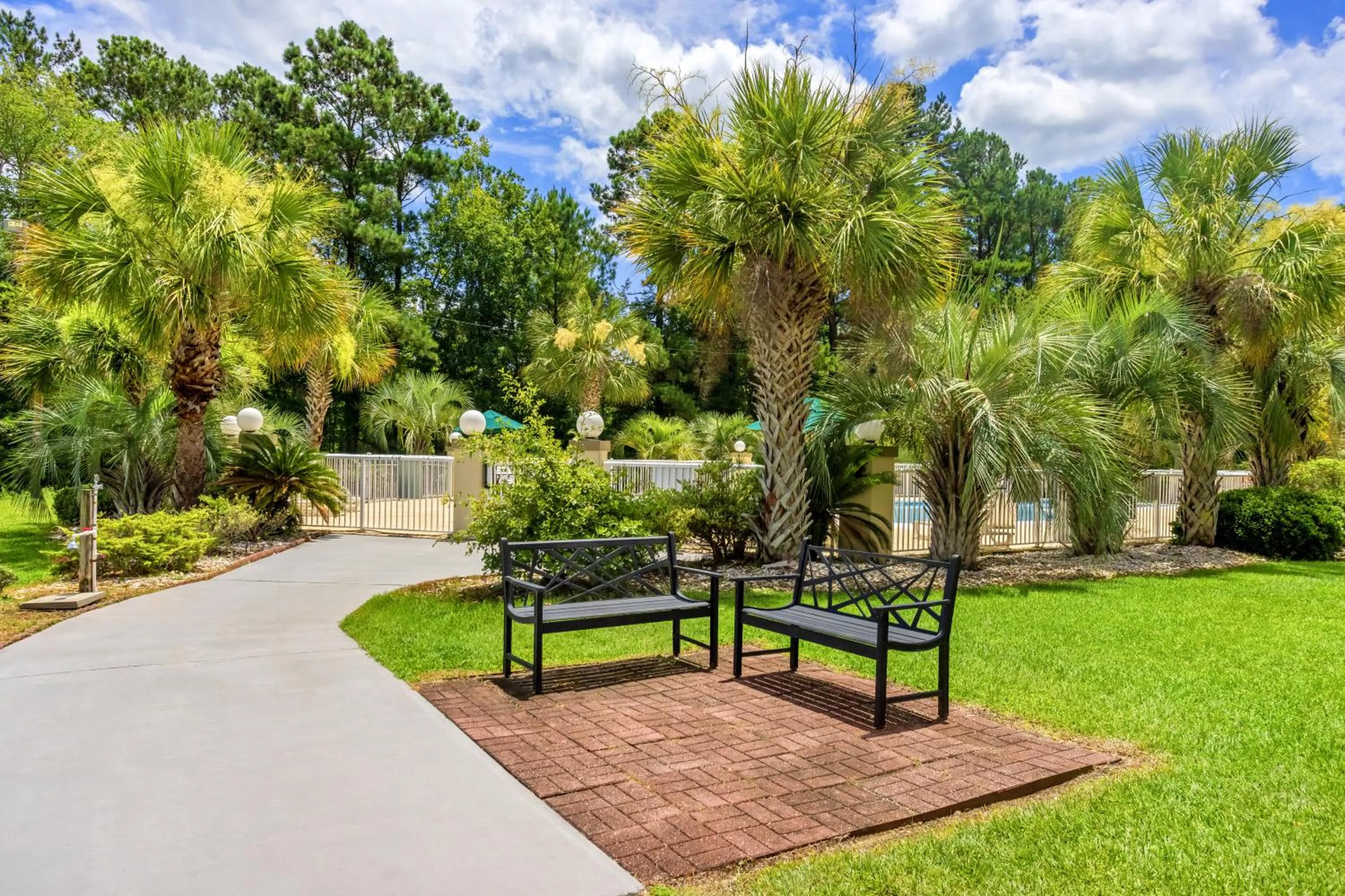 Swimming pool in Comfort Inn & Suites Walterboro I-95