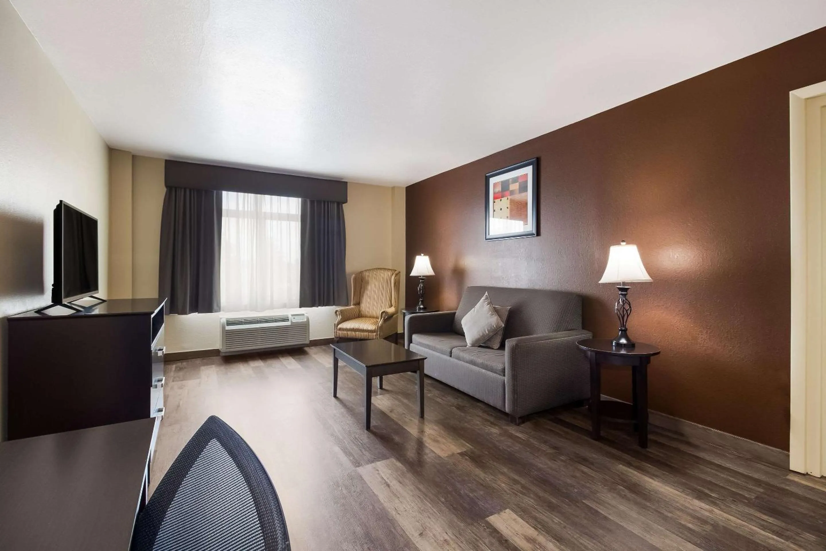 Bedroom, Bed in Quality Inn & Suites North Myrtle Beach