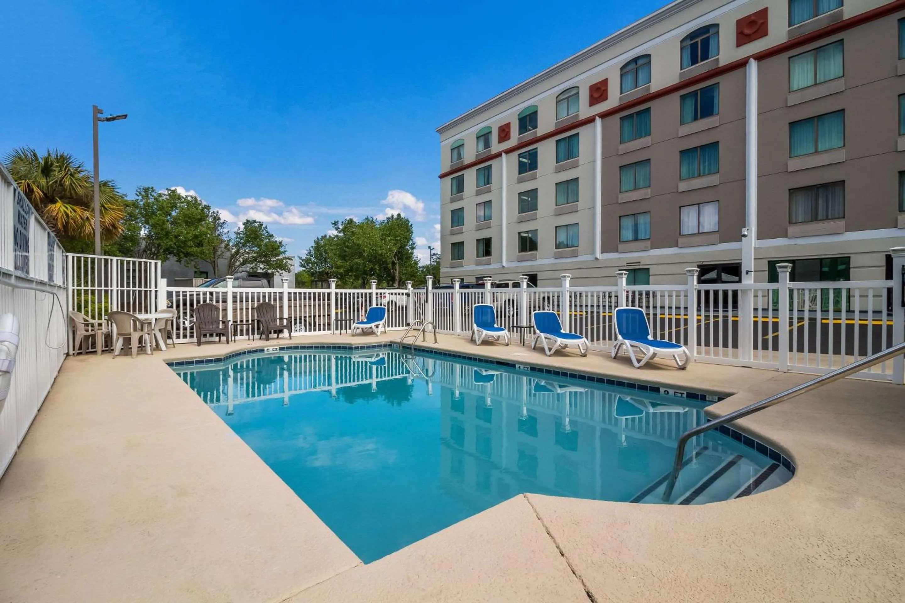 Swimming pool in Quality Inn & Suites North Myrtle Beach
