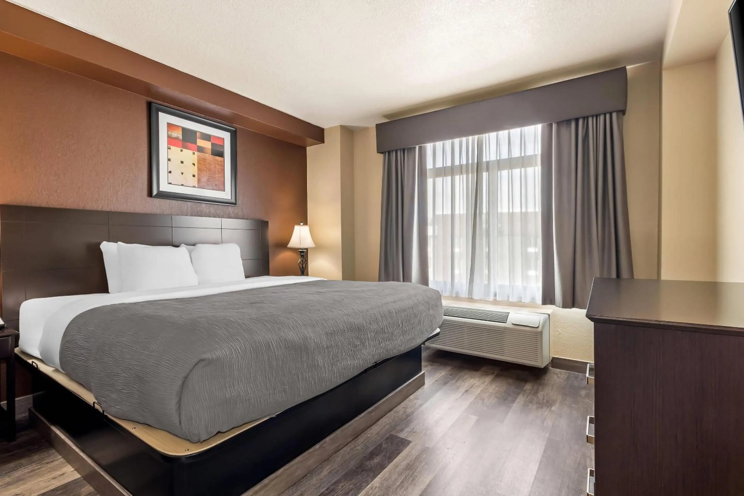 Bedroom, Bed in Quality Inn & Suites North Myrtle Beach