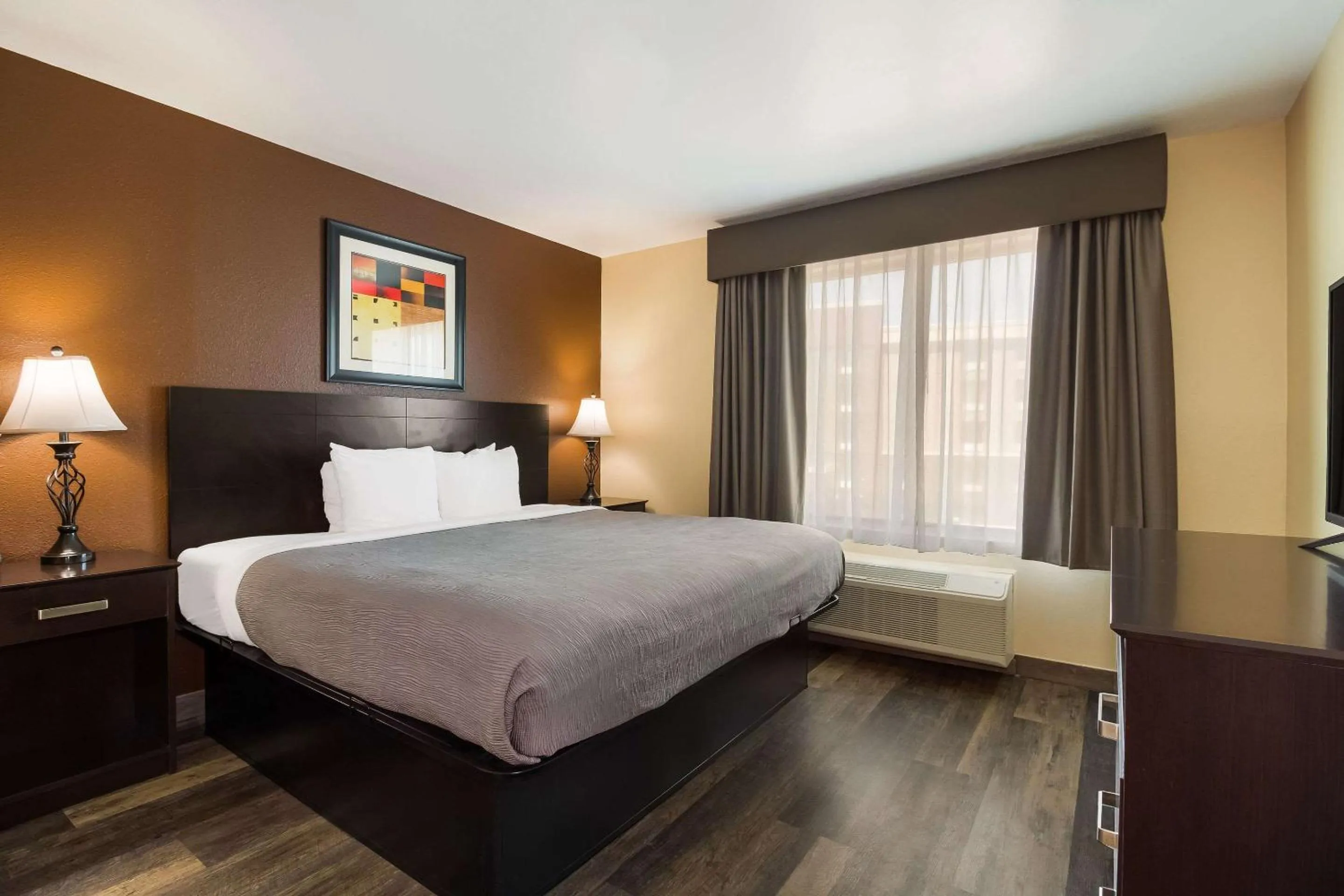 Bedroom, Bed in Quality Inn & Suites North Myrtle Beach