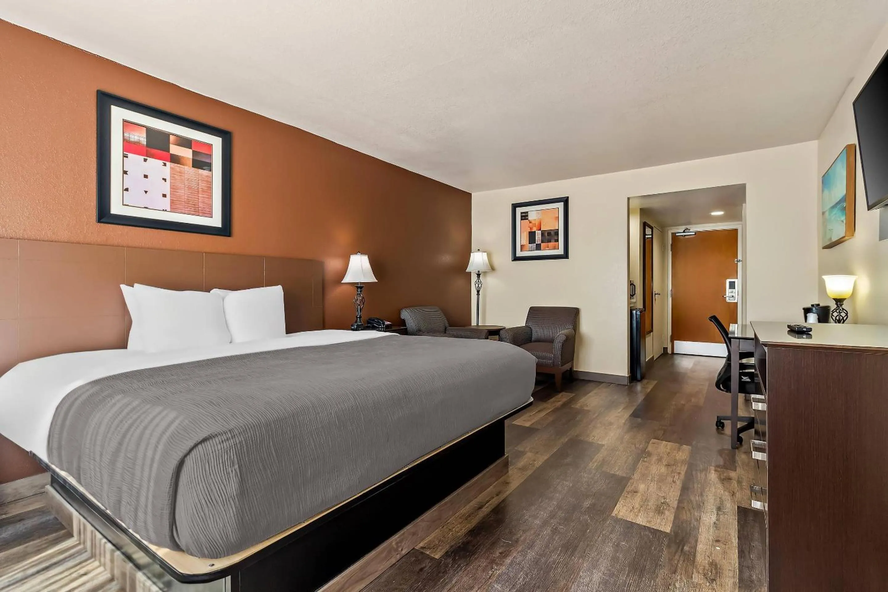 Bedroom, Bed in Quality Inn & Suites North Myrtle Beach