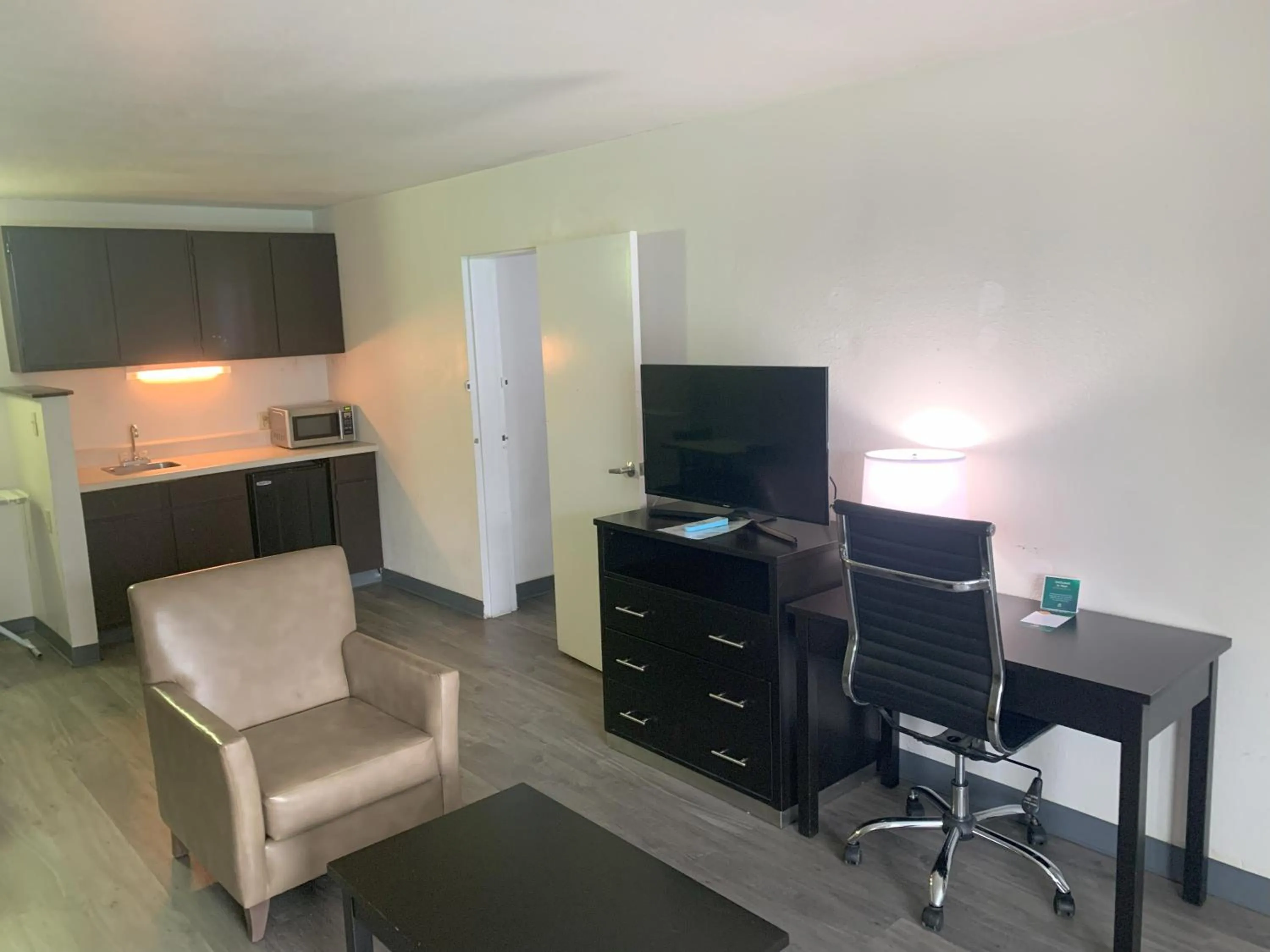 Kitchen or kitchenette in Quality Inn & Suites Hardeeville - Savannah North