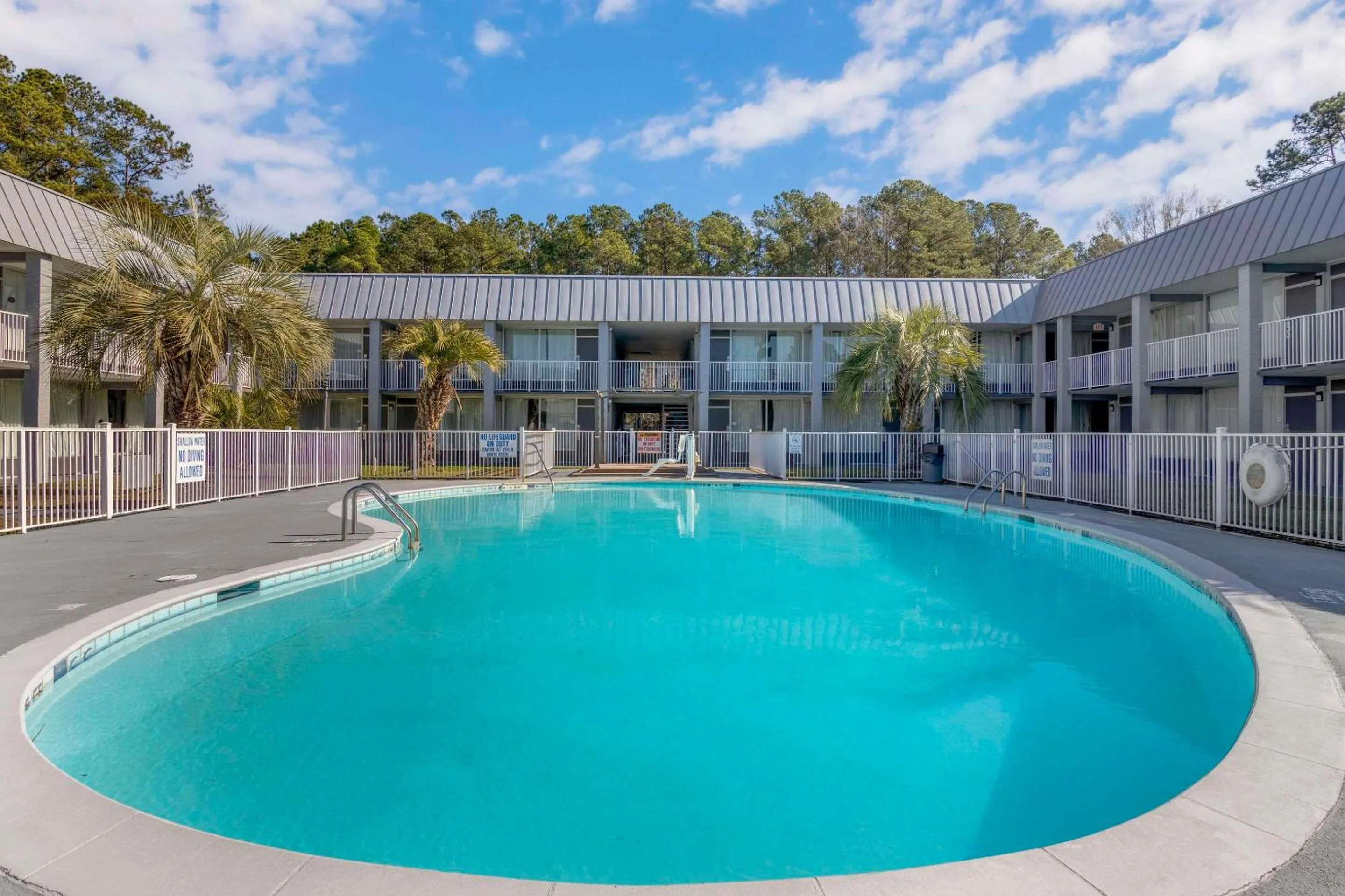 Swimming pool in Quality Inn & Suites Hardeeville - Savannah North