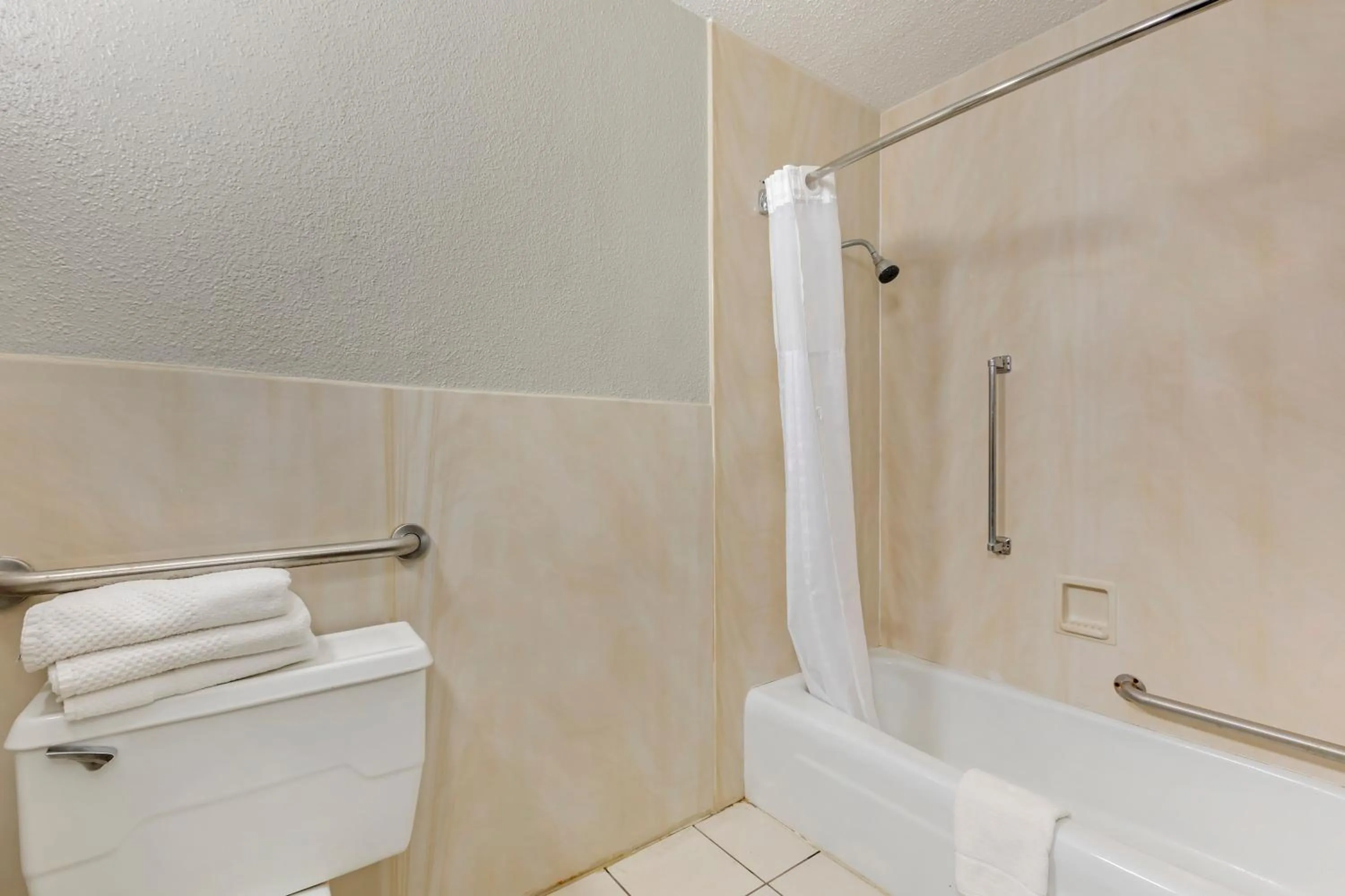 Bathroom in Quality Inn & Suites Santee I-95